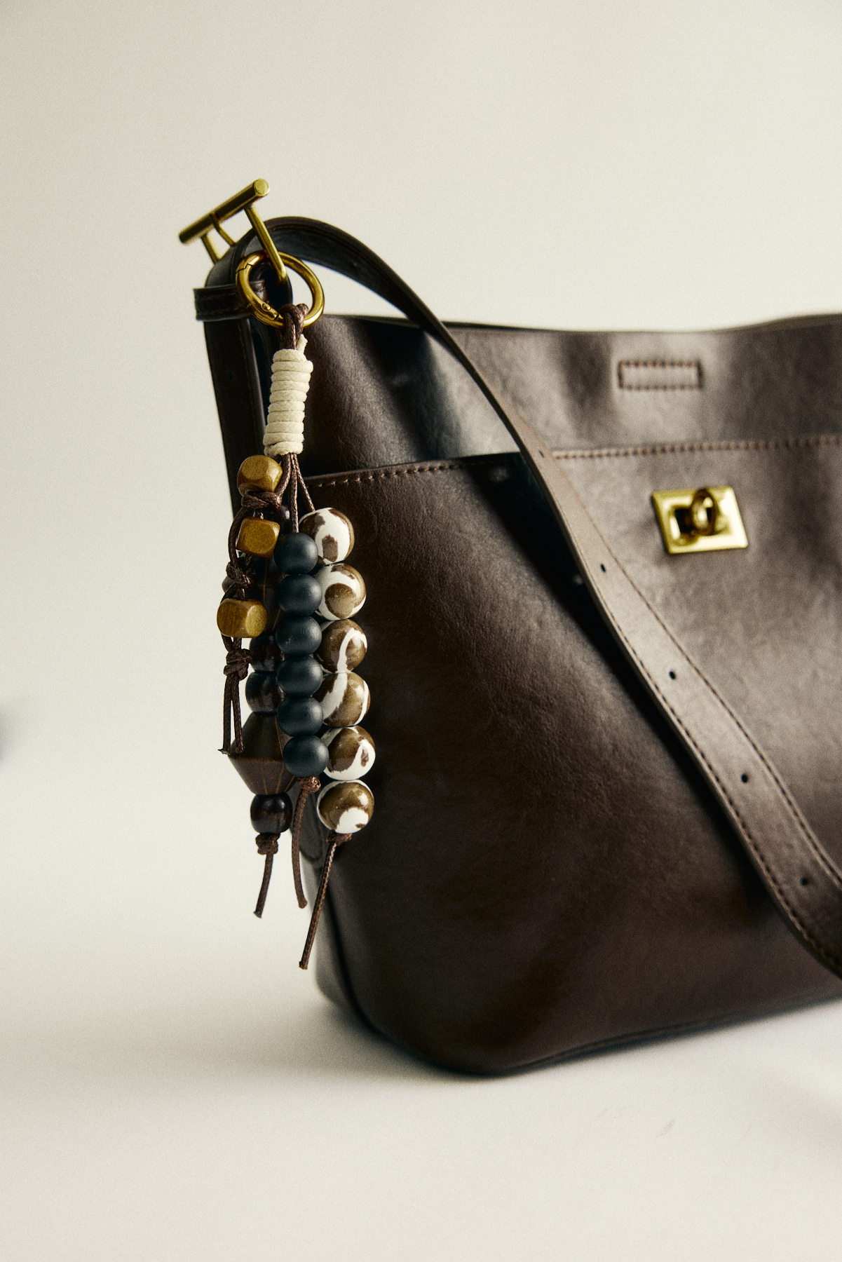 Minimal Gold Kilitli Acı Kahve Kadın Çanta