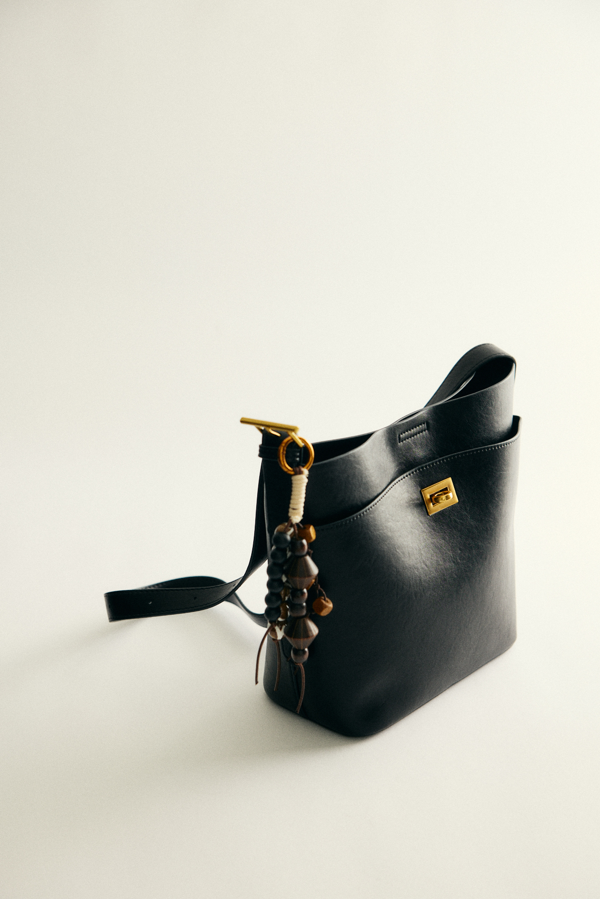 Minimal Gold Kilitli Siyah Kadın Çanta