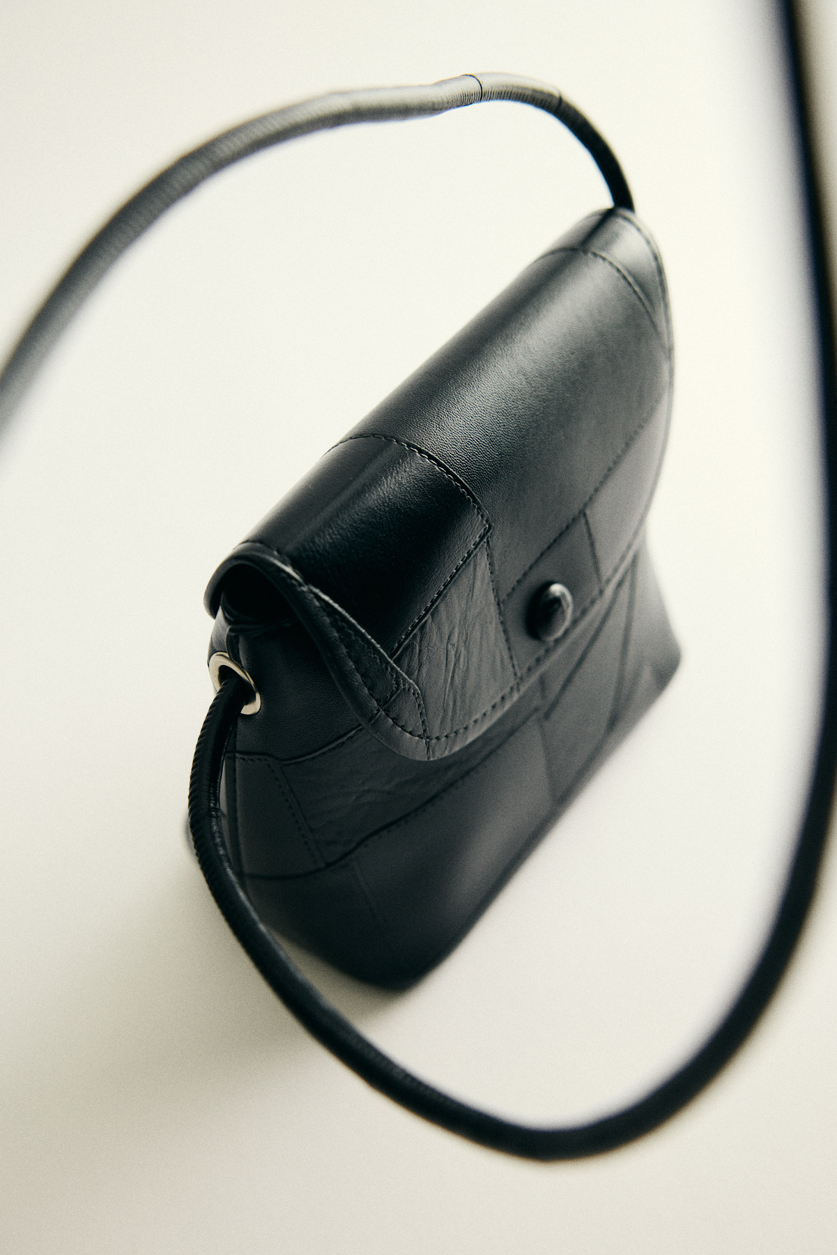 Geometrik Dokulu Deri Görünümlü Küçük Siyah Kadın Çanta