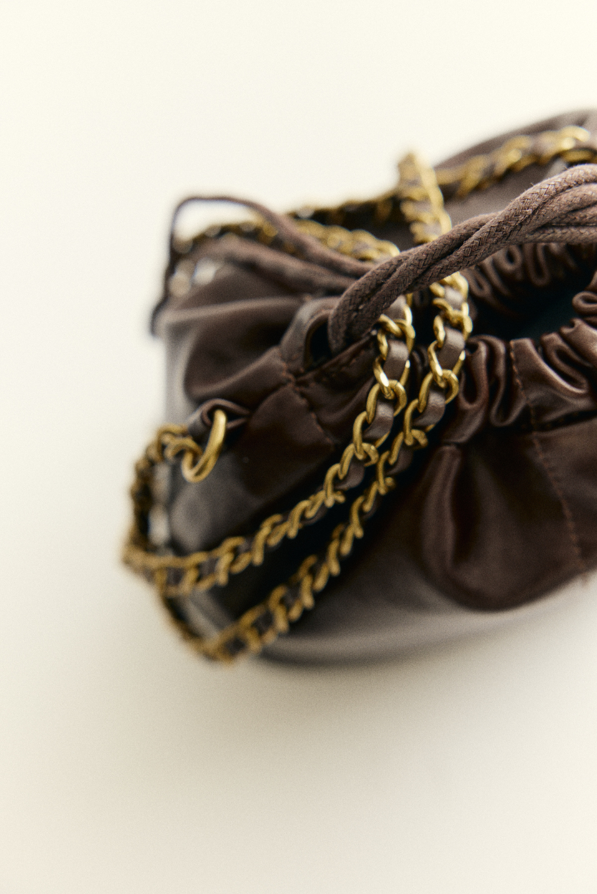 Büzgülü Gold Zincir Detaylı Acı Kahve Kadın Çanta