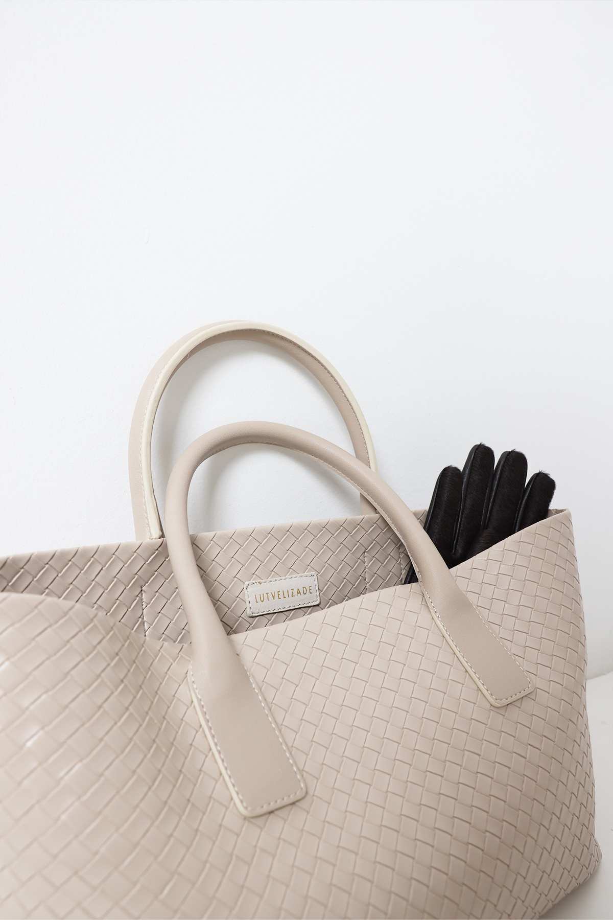 Örgü Dokulu Deri Görünümlü Bej Örgü Kadın Çanta