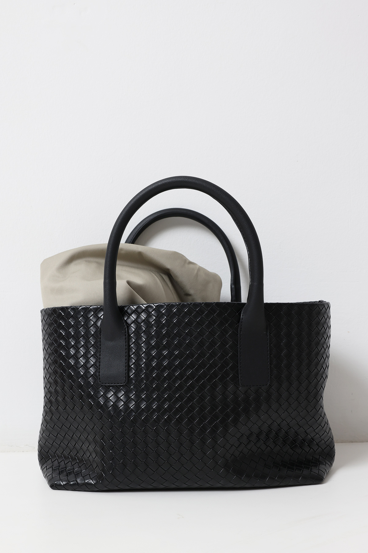 Örgü Dokulu Deri Görünümlü Siyah Örgü Kadın Çanta