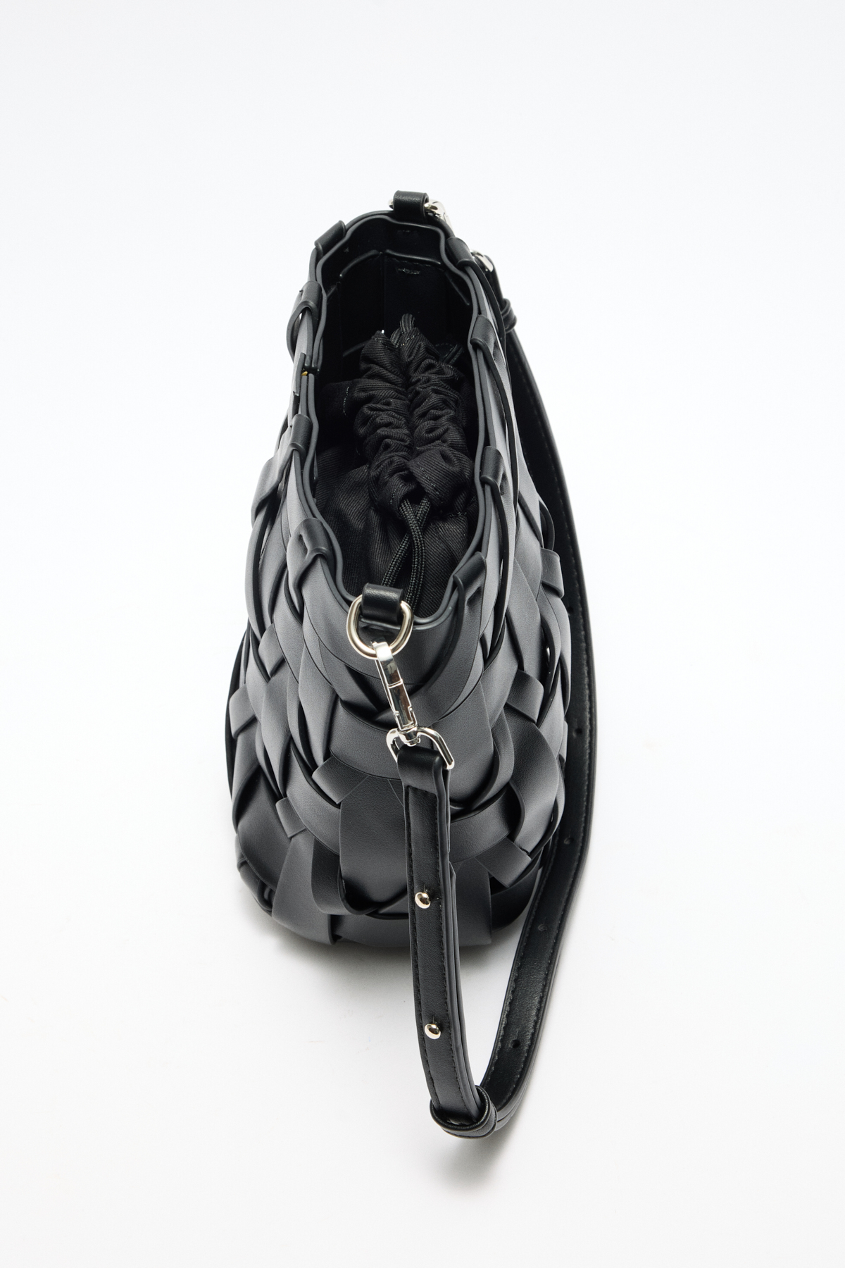 Geçişli Şerit Detaylı Bucket Siyah Örgü Kadın Çanta