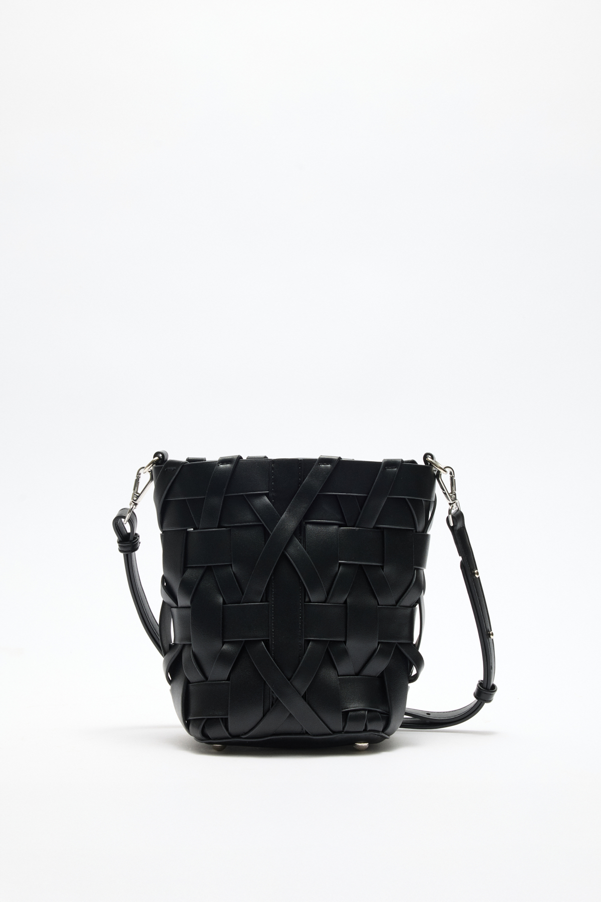 Geçişli Şerit Detaylı Bucket Siyah Örgü Kadın Çanta