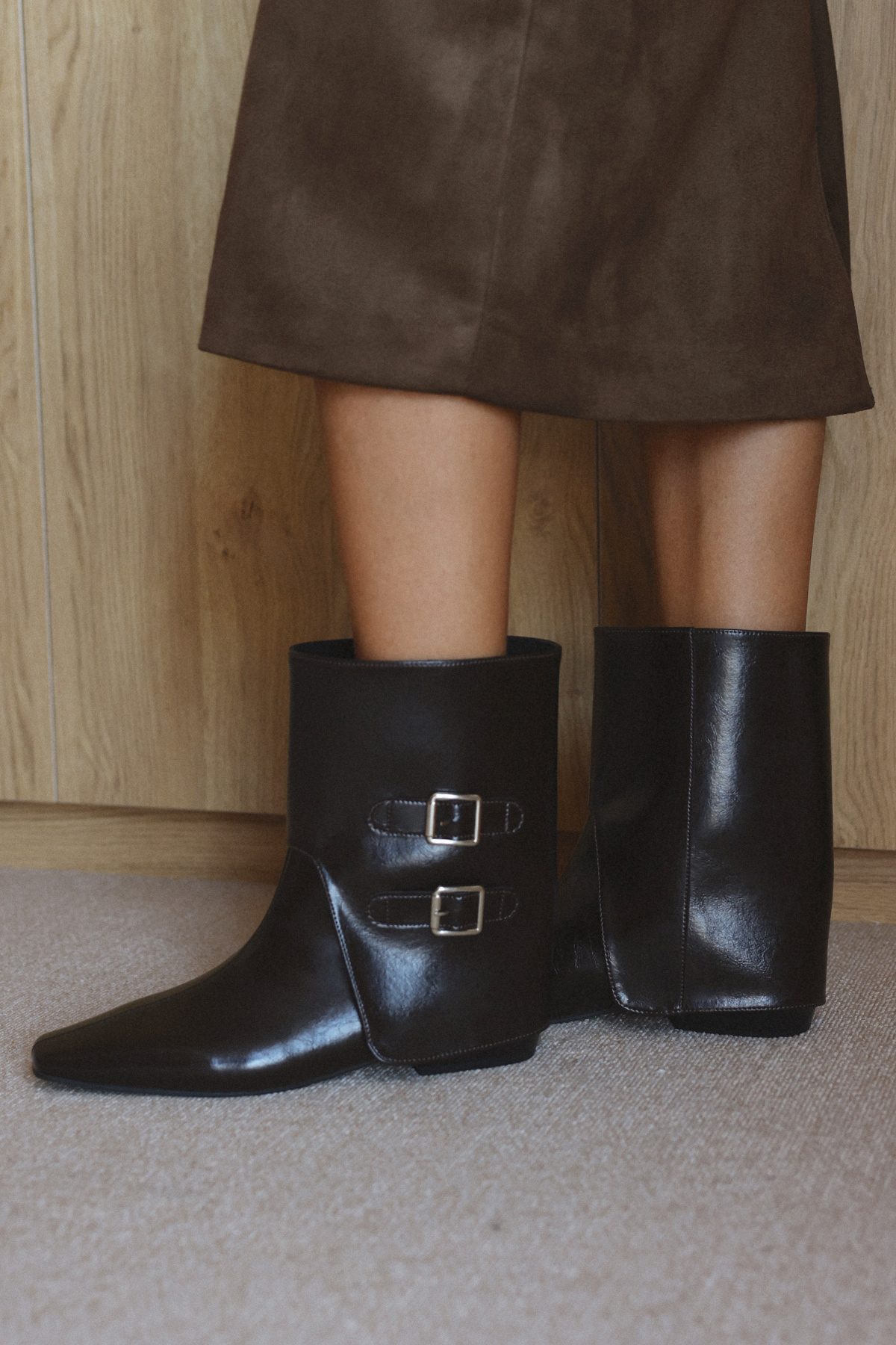 Çift Tokalı Tozluk Detaylı Acı Kahve Kadın Bot