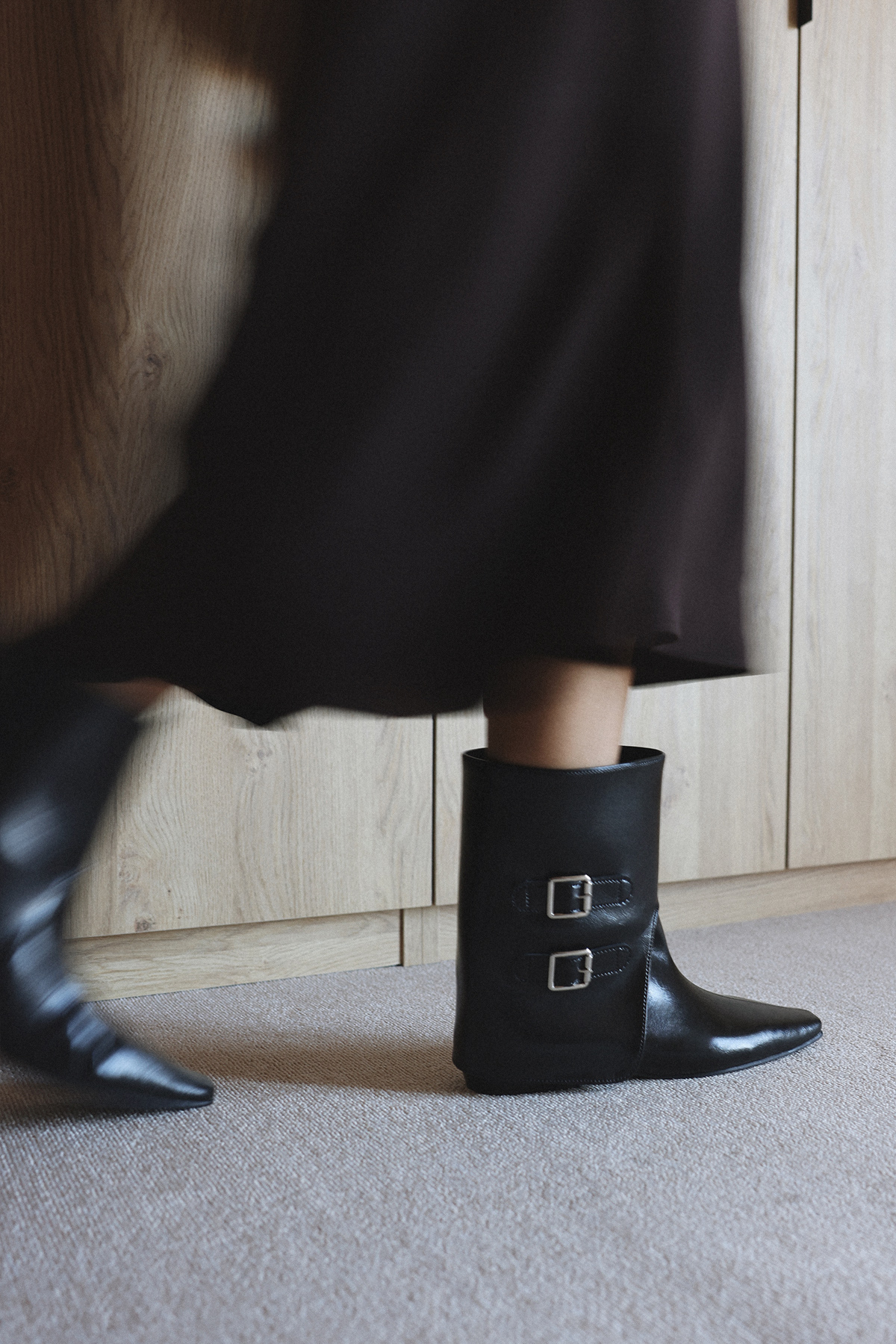 Çift Tokalı Tozluk Detaylı Siyah Kadın Bot