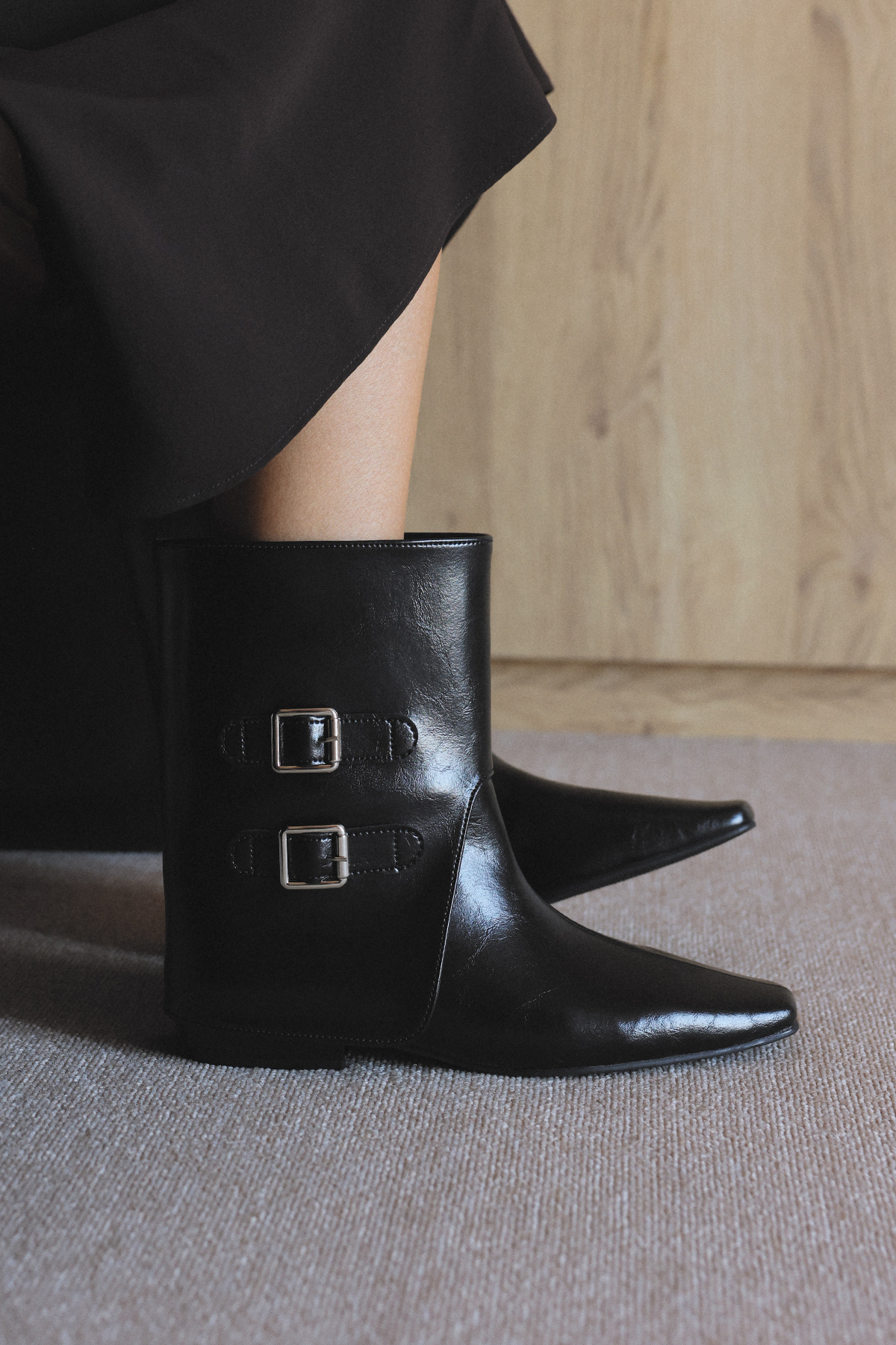 Çift Tokalı Tozluk Detaylı Siyah Kadın Bot