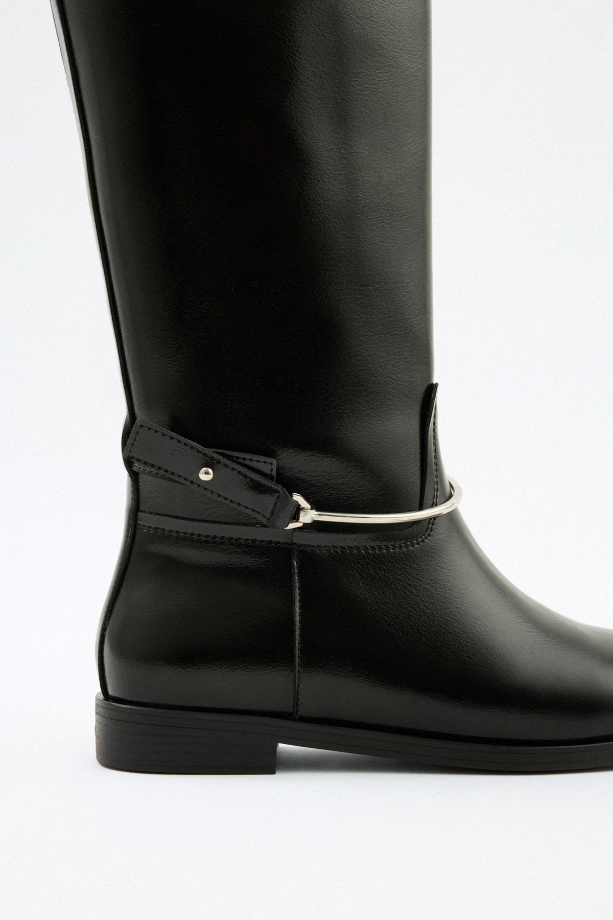 Gümüş Bilek Aksesuarlı Siyah Kadın Çizme