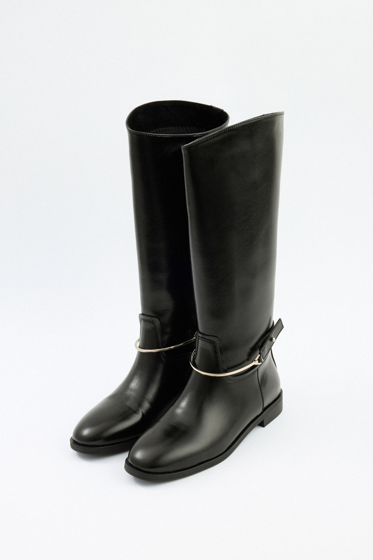 Gümüş Bilek Aksesuarlı Siyah Kadın Çizme