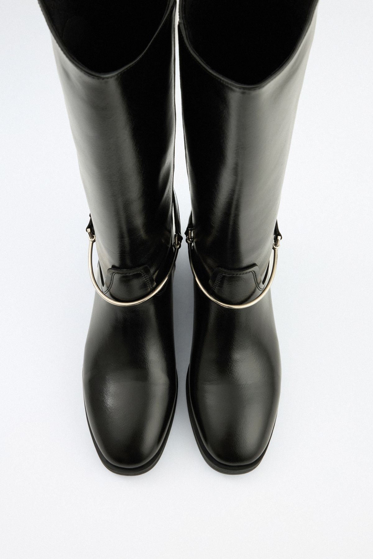 Gümüş Bilek Aksesuarlı Siyah Kadın Çizme