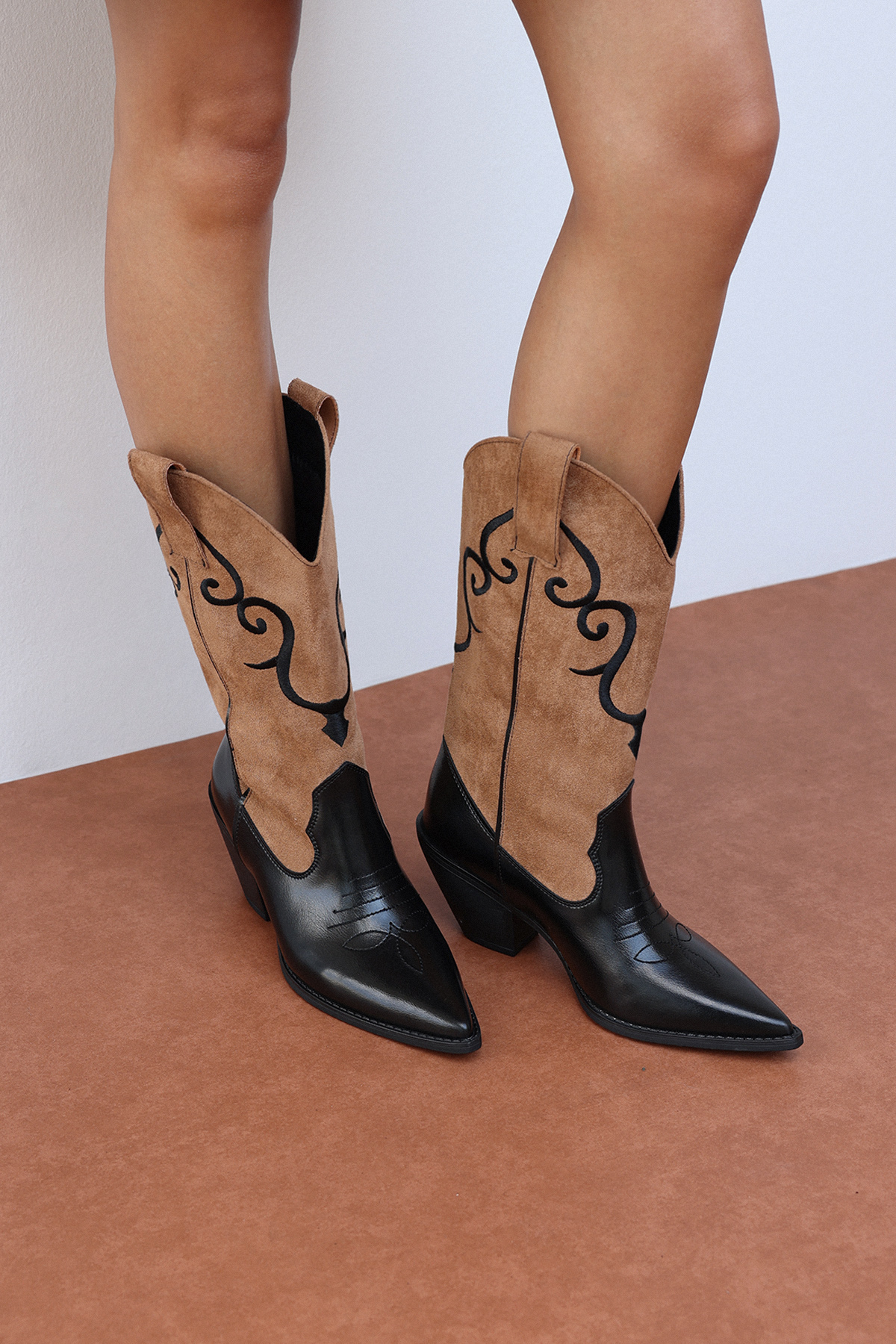 İşlemeli Süet Kovboy Siyah Taba Süet Kadın Çizme