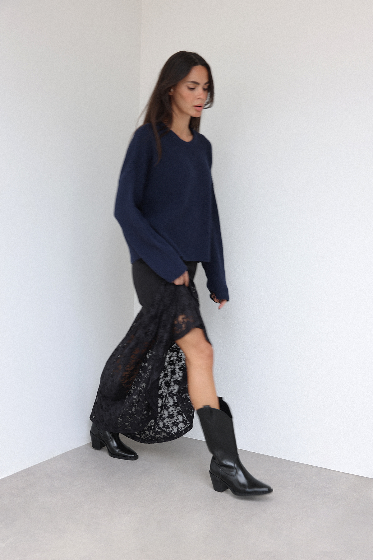 Küt Burun Kalın Topuklu Siyah Kadın Çizme