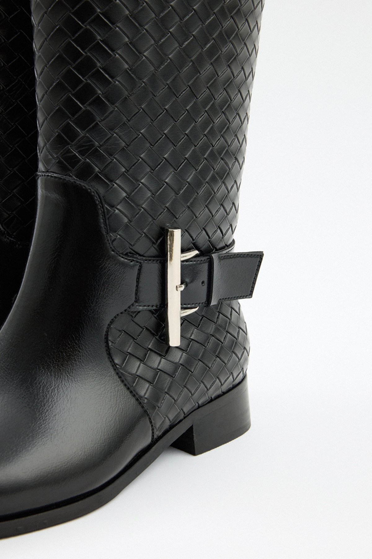 Örgü Desenli Kısa Siyah Kadın Çizme