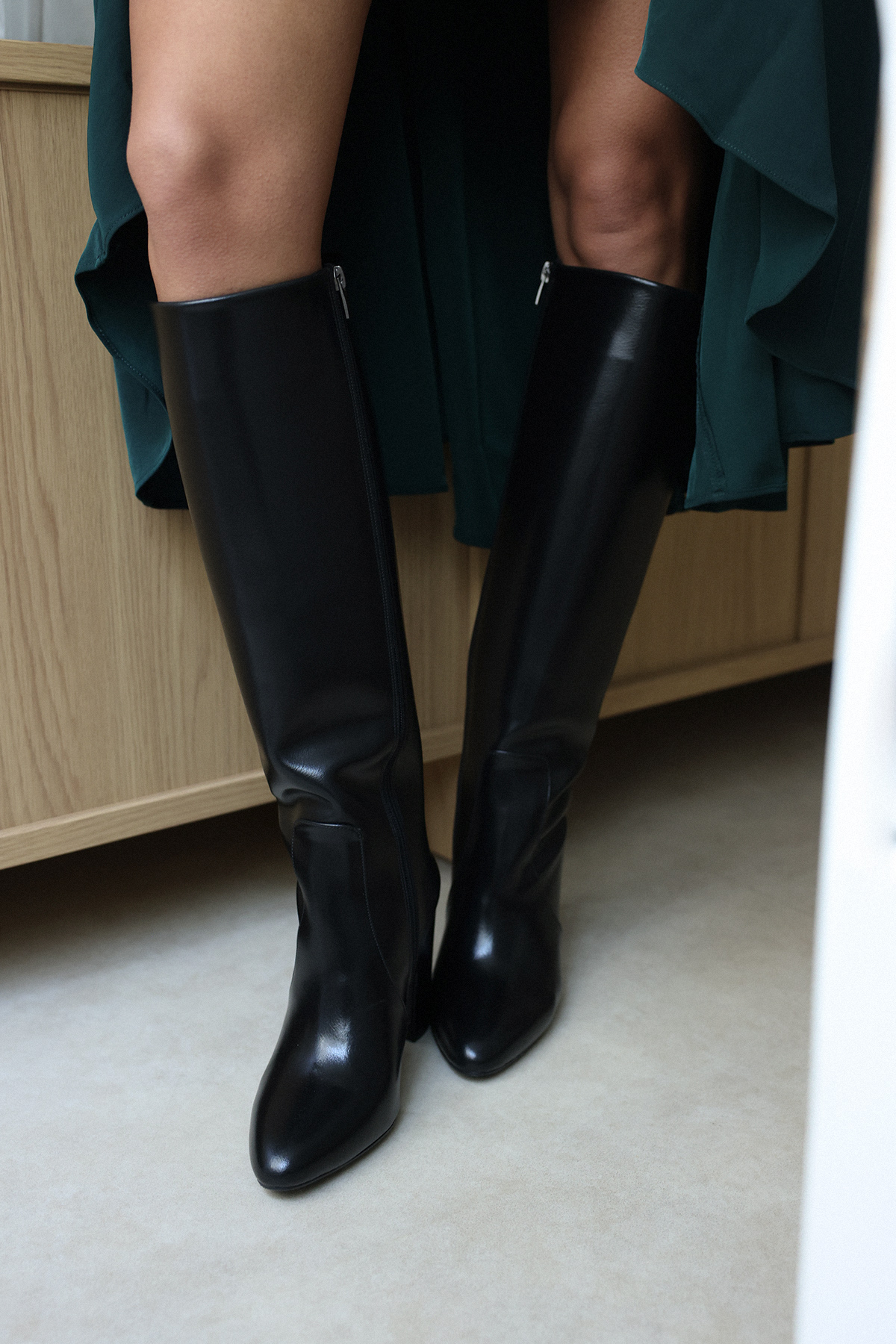 Kalın Topuklu Fermuarlı Siyah Kadın Çizme