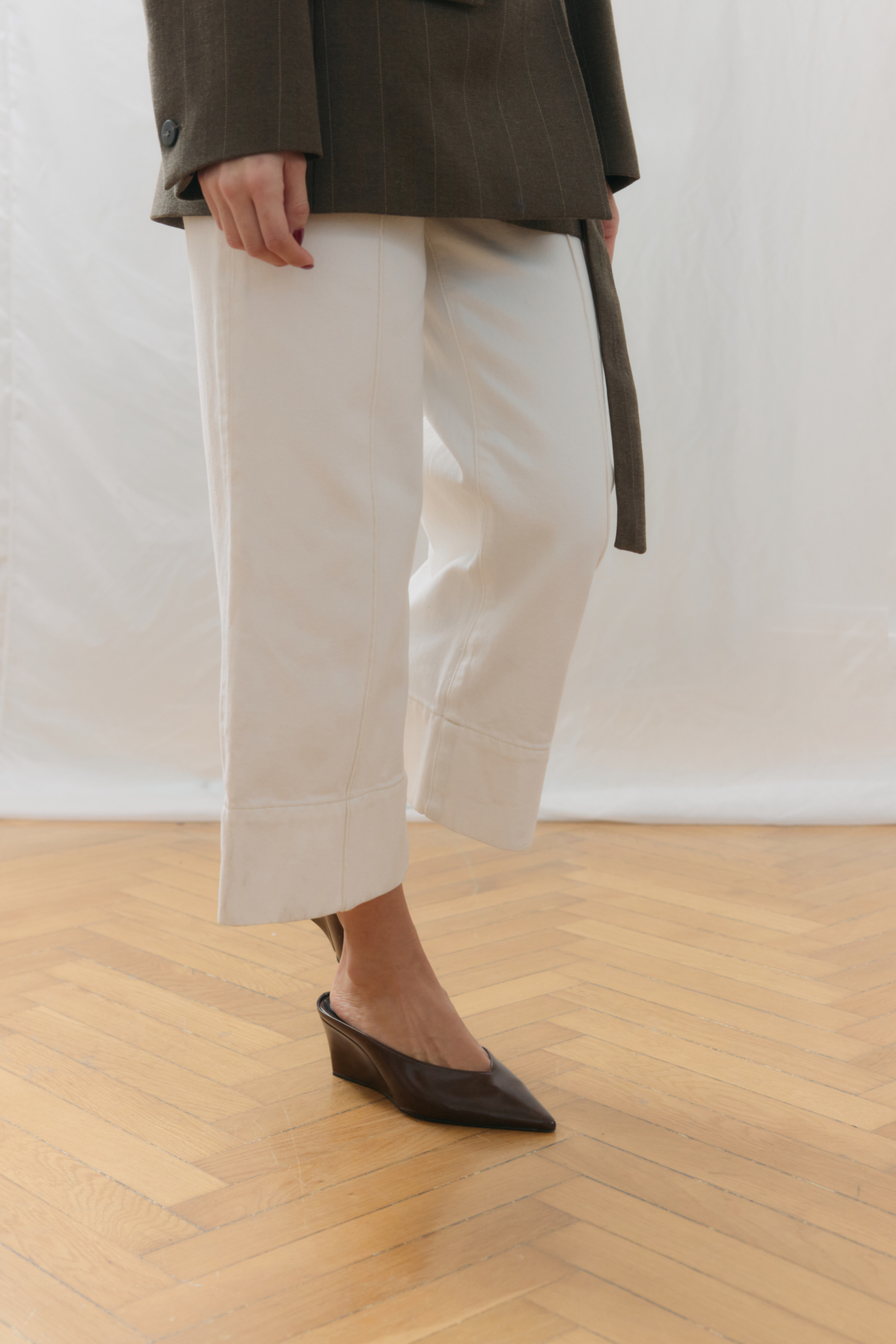 Dekolteli Sivri Burun Acı Kahve Kadın Topuklu