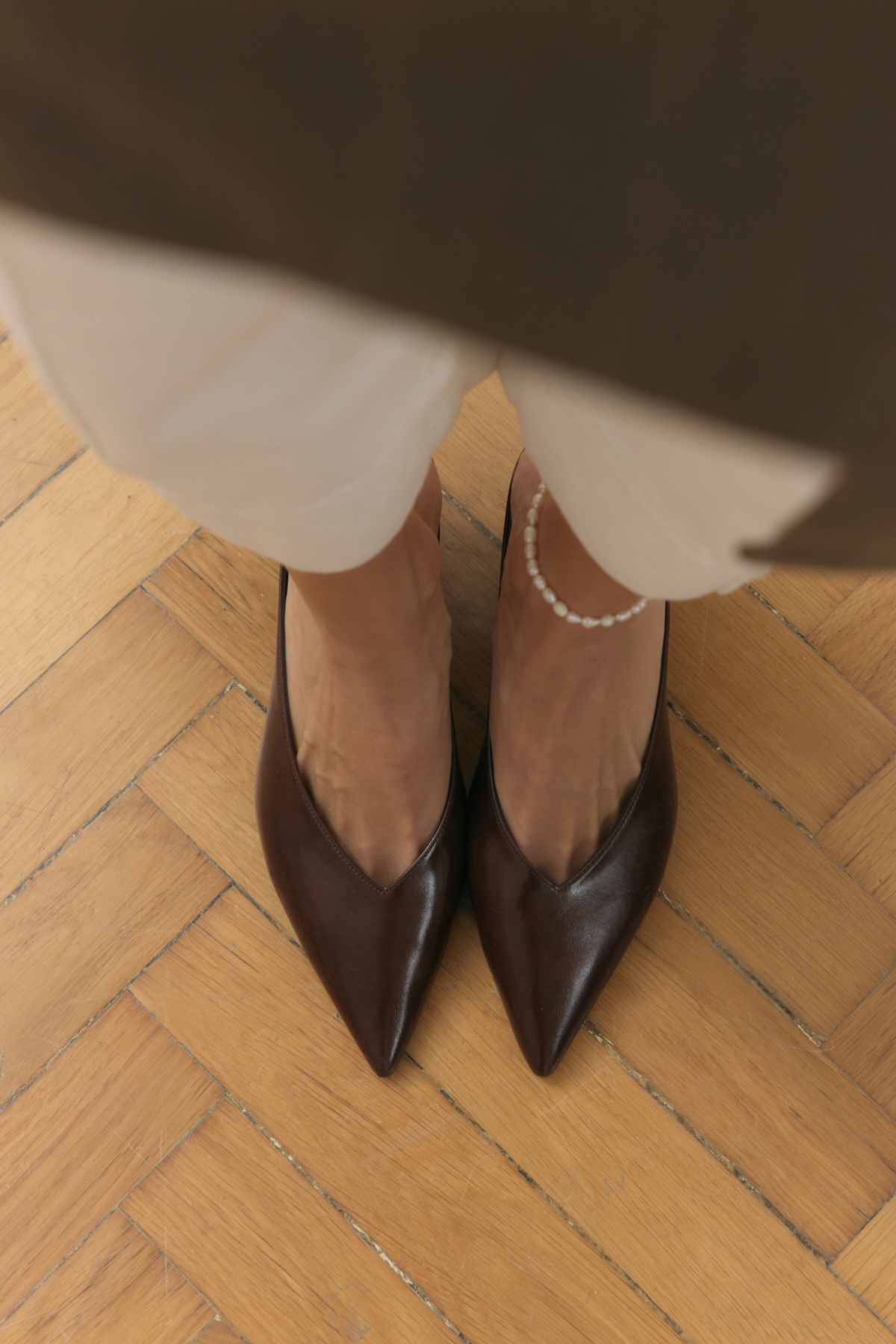 Dekolteli Sivri Burun Acı Kahve Kadın Topuklu