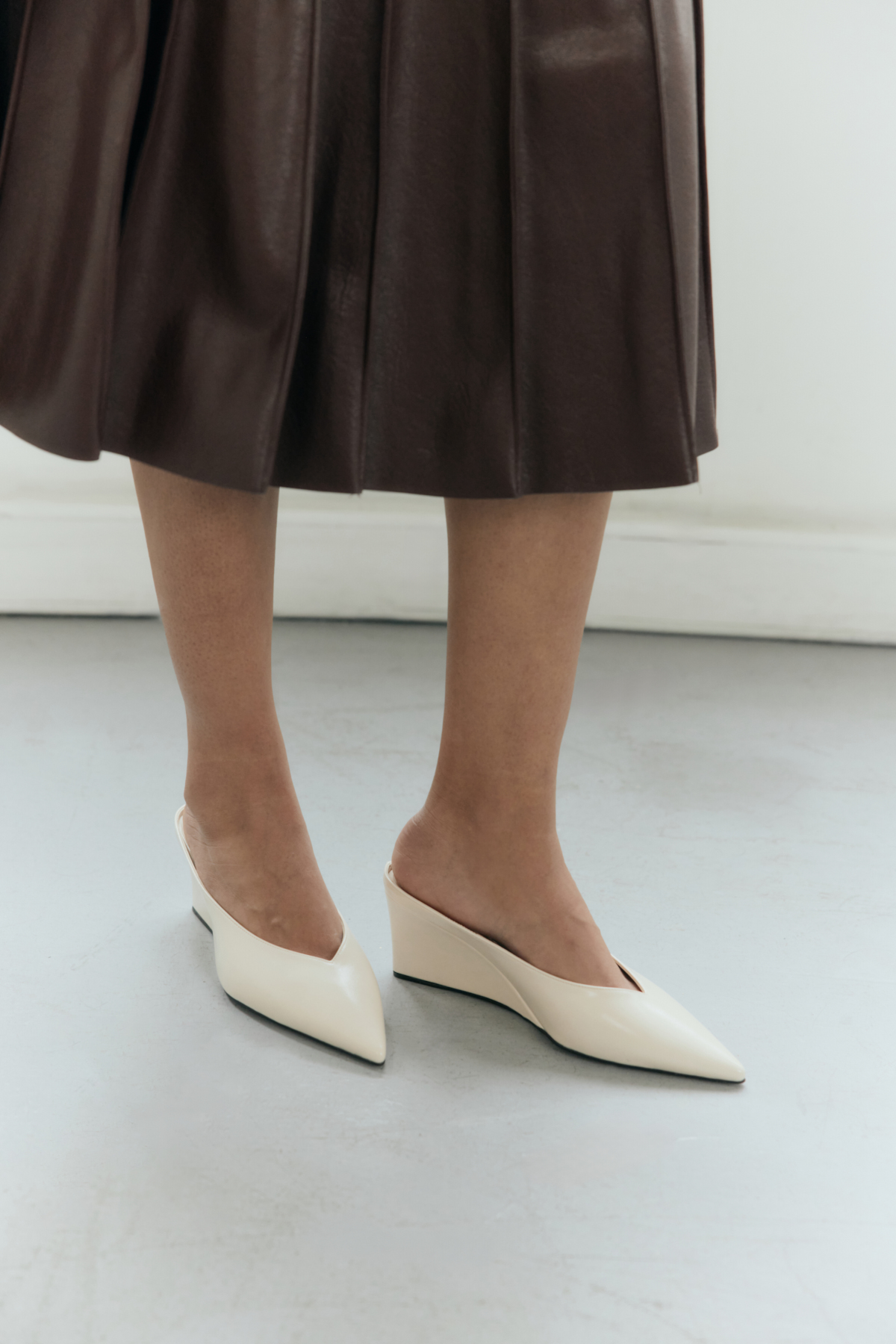 Dekolteli Sivri Burun Kemik Kadın Topuklu