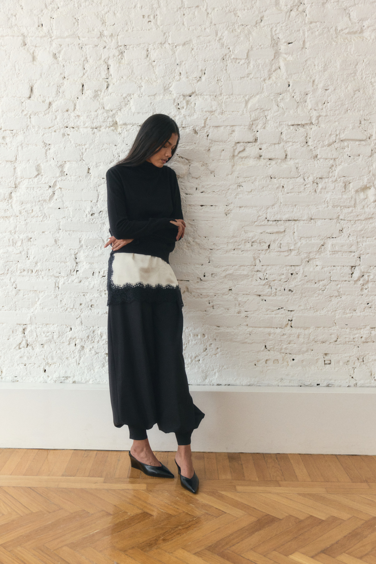 Dekolteli Sivri Burun Siyah Kadın Topuklu