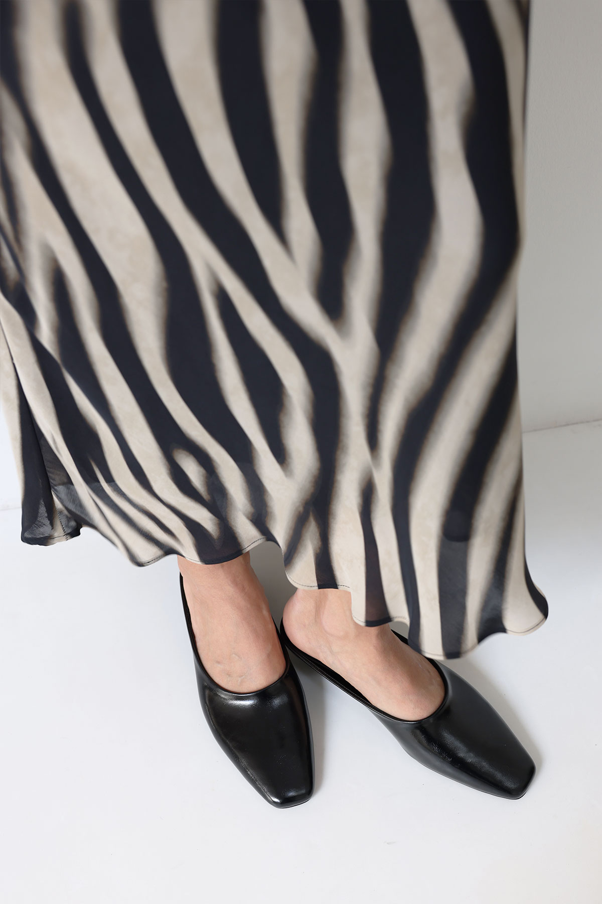 Deri Görünümlu Dolgu Topuk Siyah Kadın Topuklu