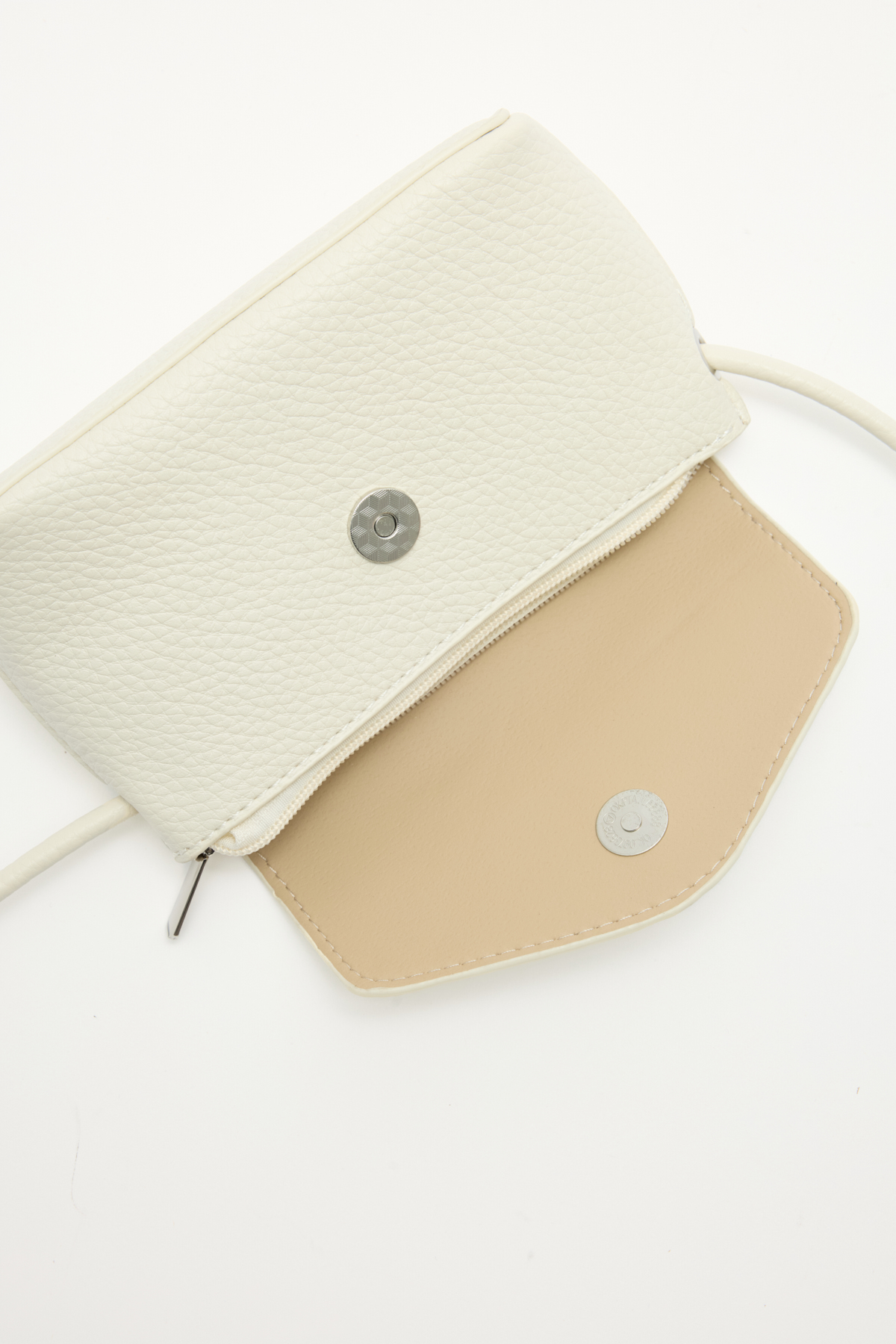 Deri Görünümlü Kapaklı Küçük Kırık Beyaz Kadın Çanta