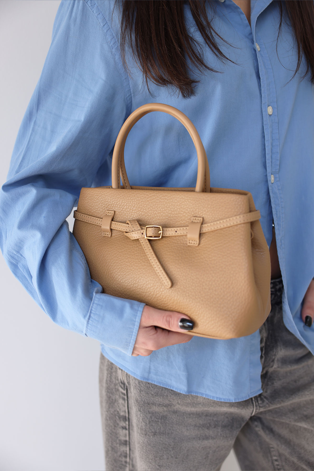 Deri Görünümlü Kemer Detaylı Camel Kadın Çanta