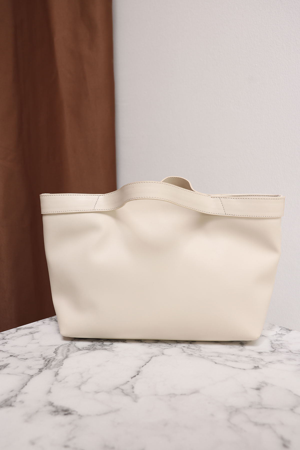 Deri Görünümlü Klasik Büyük Boy Bej Kadın Çanta