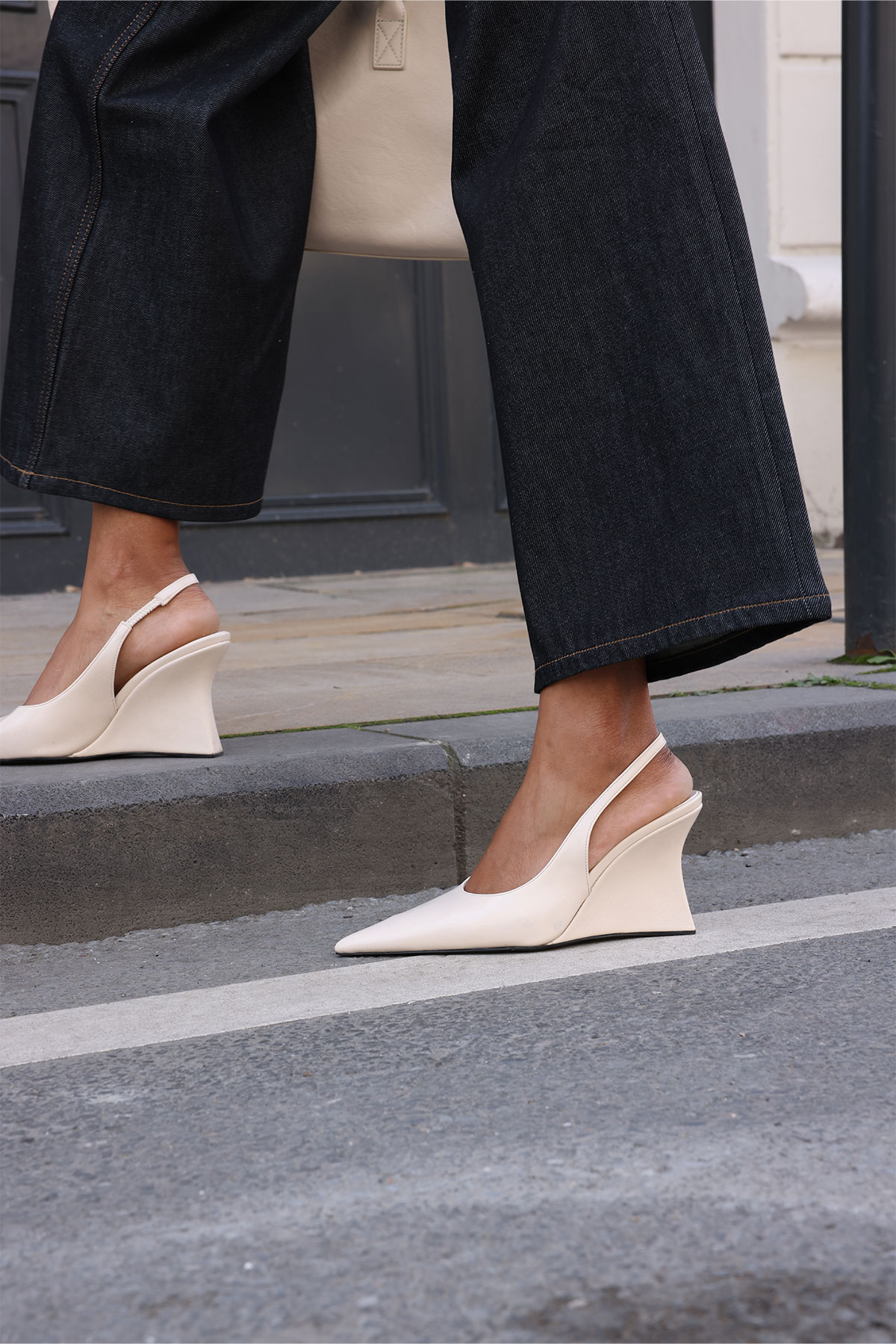 Deri Görünümlü Sivri Burun Dolgu Topuk Kemik Kadın Topuklu