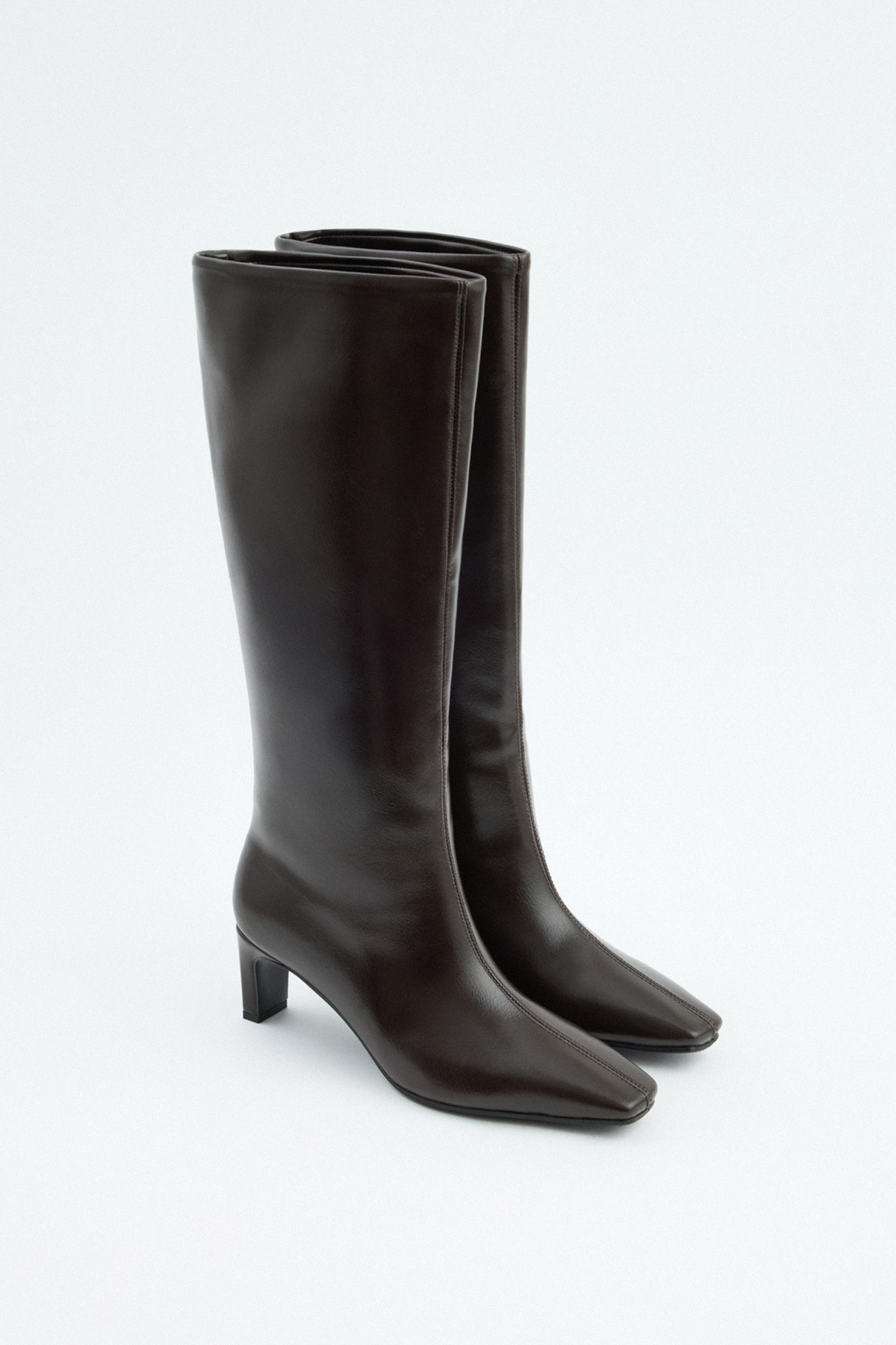 Dikiş Detaylı Küt Burun Acı Kahve Kadın Çizme