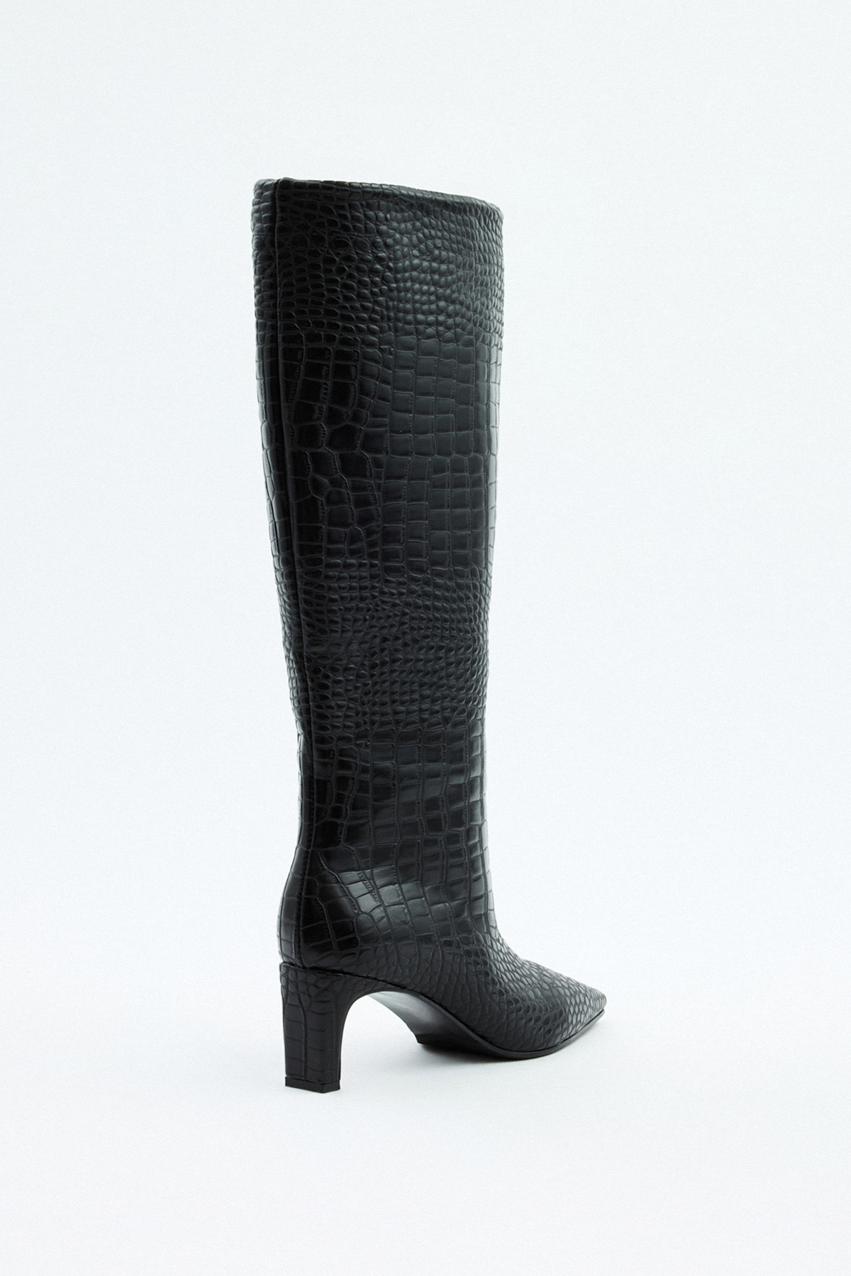 Dikiş Detaylı Küt Burun Siyah Croc Kadın Çizme