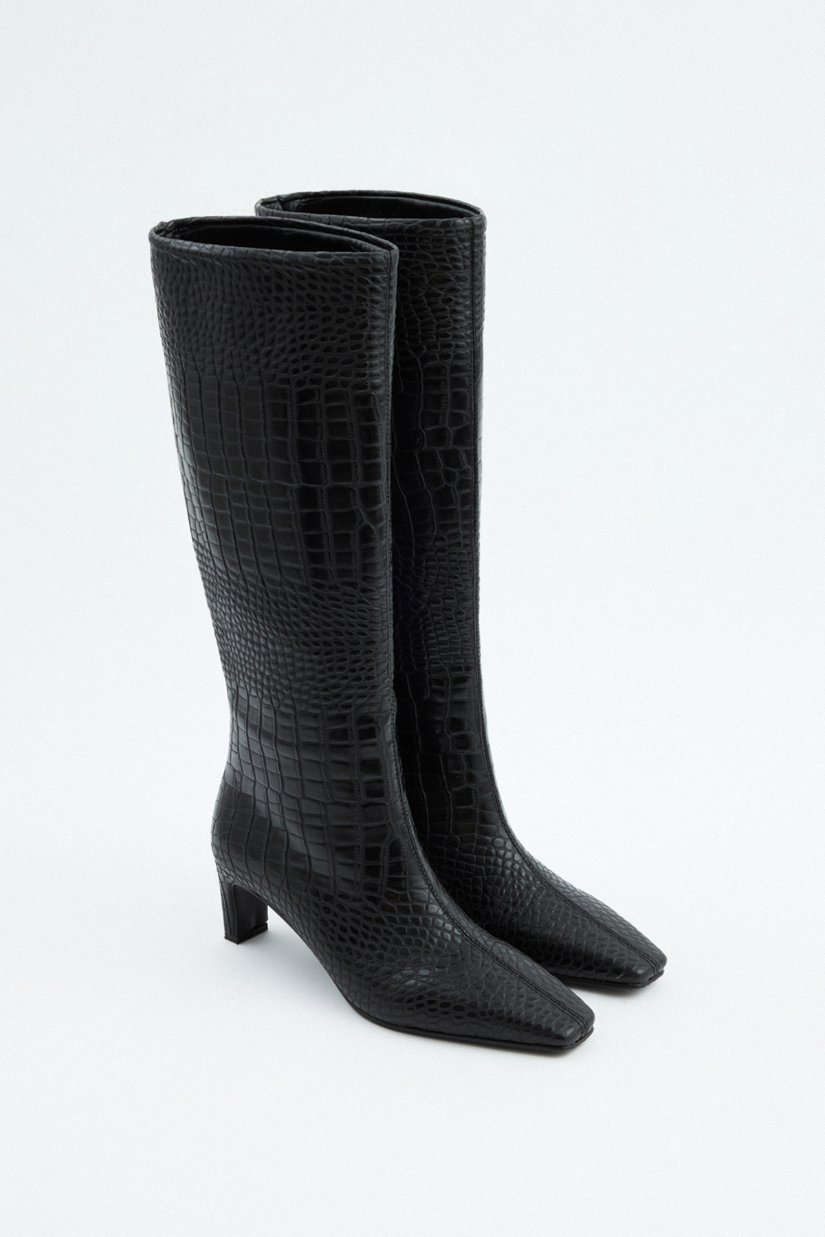 Dikiş Detaylı Küt Burun Siyah Croc Kadın Çizme