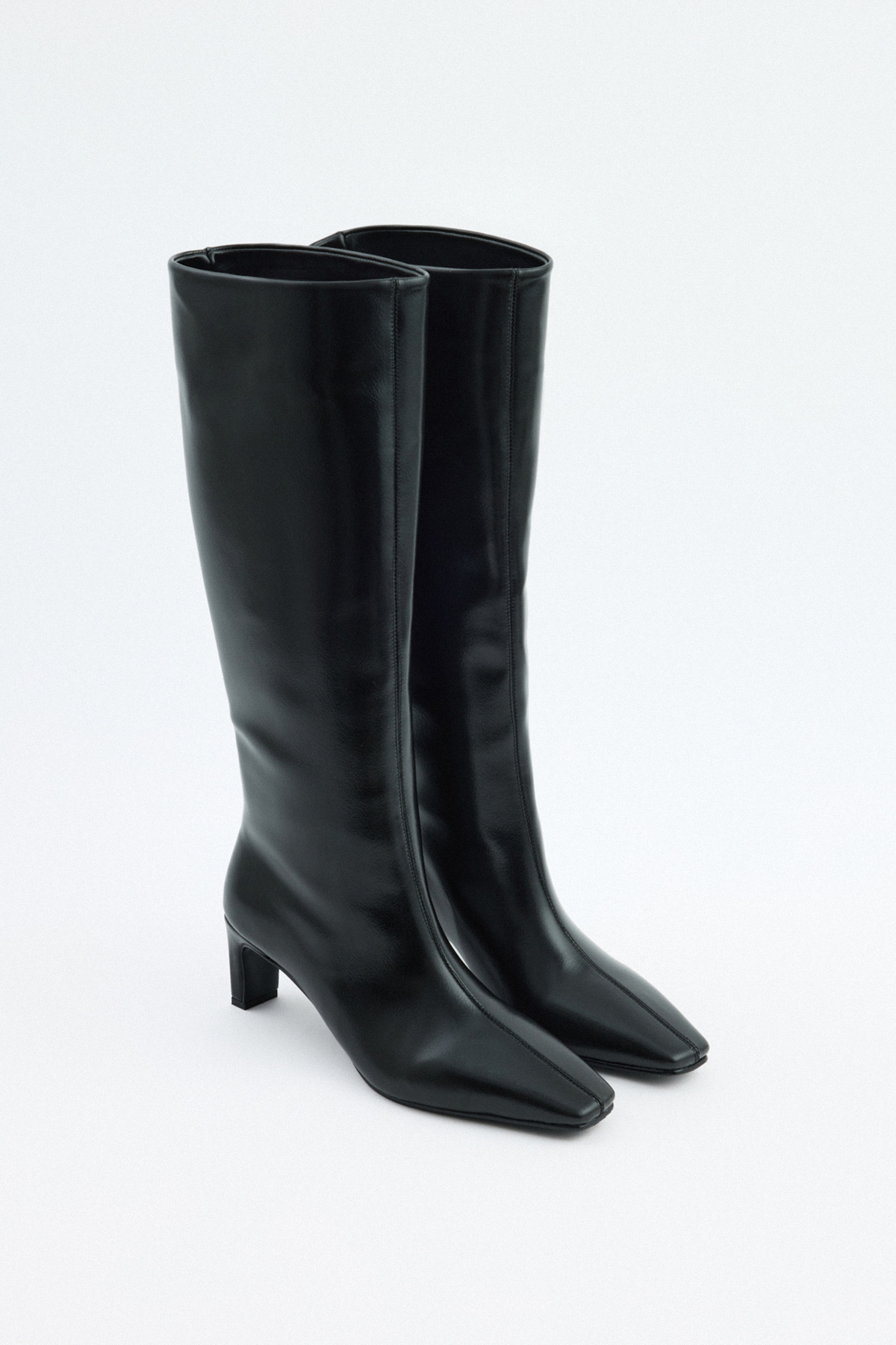 Dikiş Detaylı Küt Burun Siyah Kadın Çizme