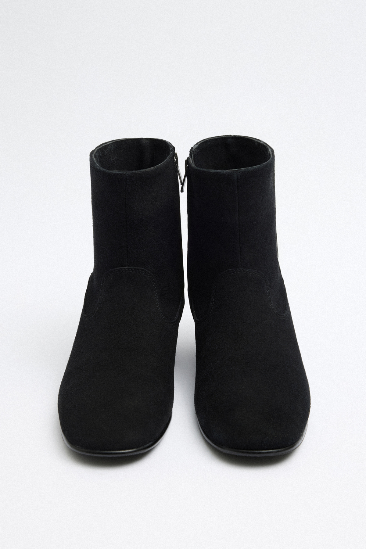 Dikiş Detaylı Siyah Süet Kadın Bot