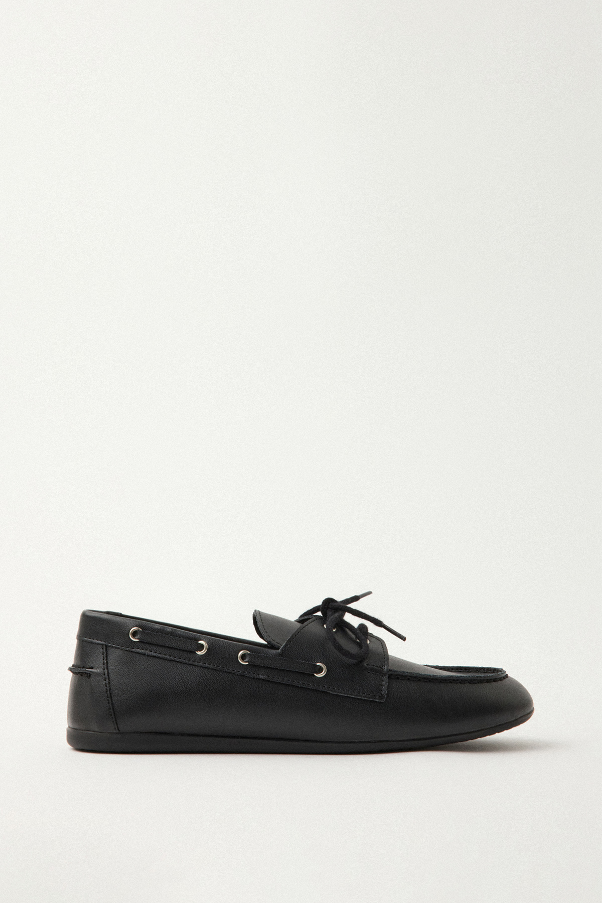 Fiyonk Detaylı Loafer Siyah Kadın Babet