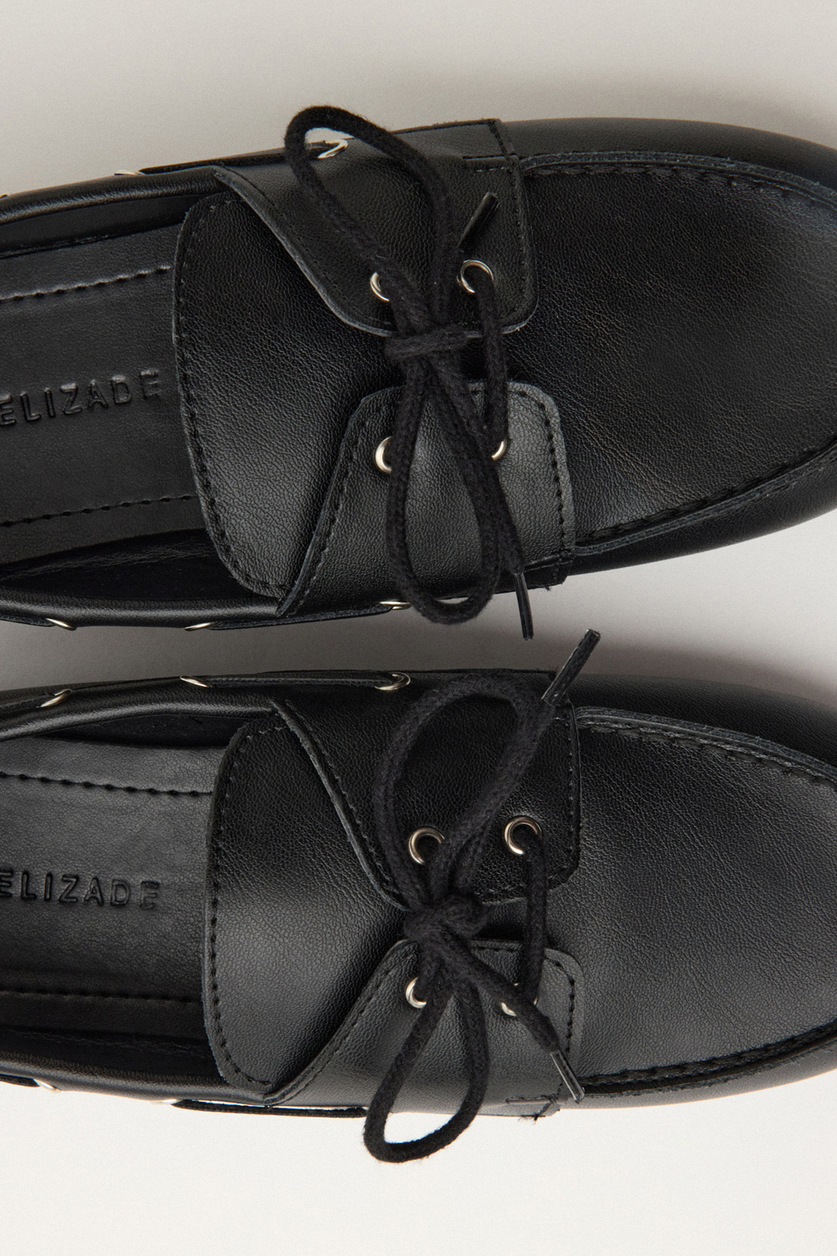 Fiyonk Detaylı Loafer Siyah Kadın Babet