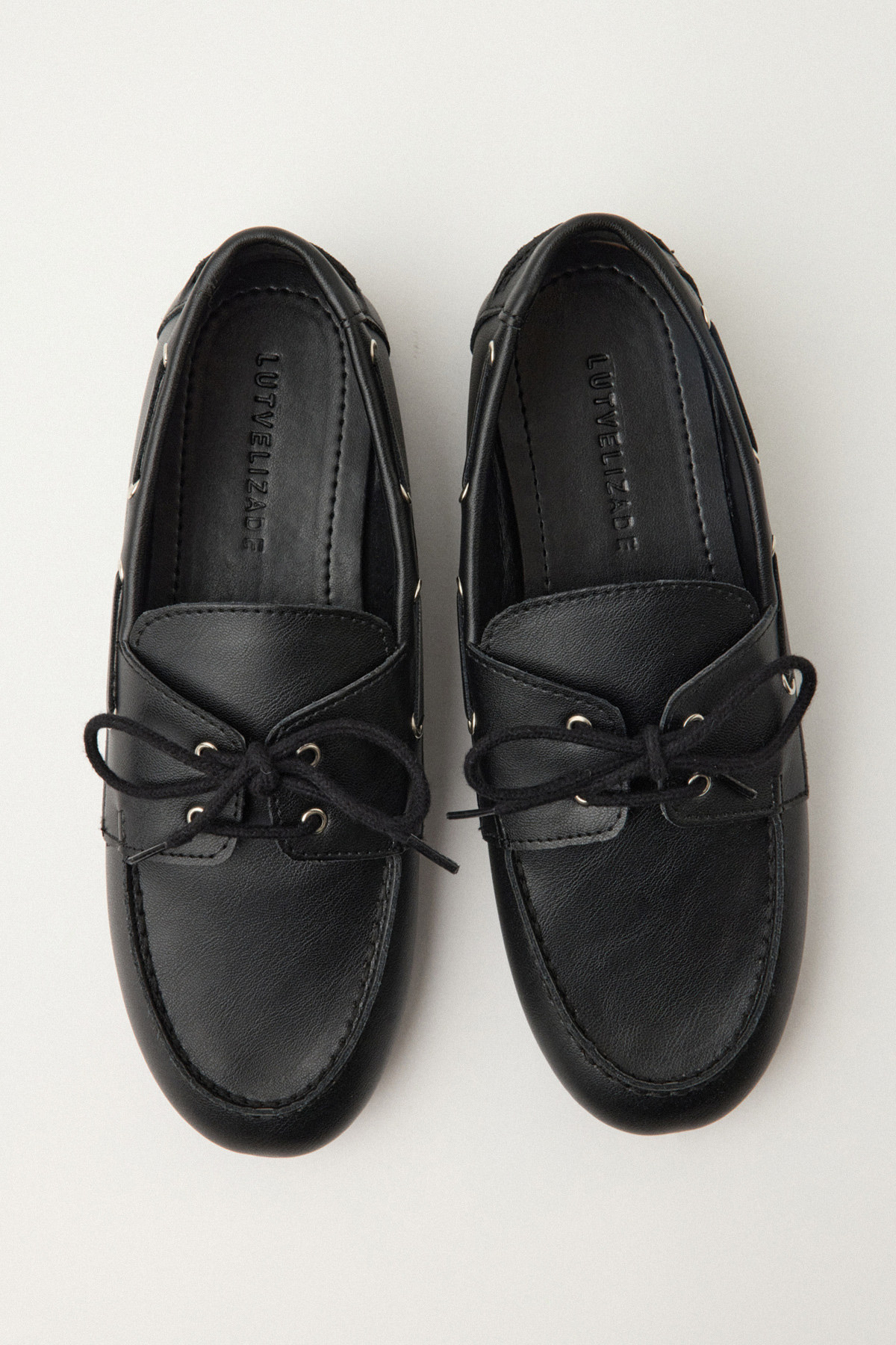 Fiyonk Detaylı Loafer Siyah Kadın Babet