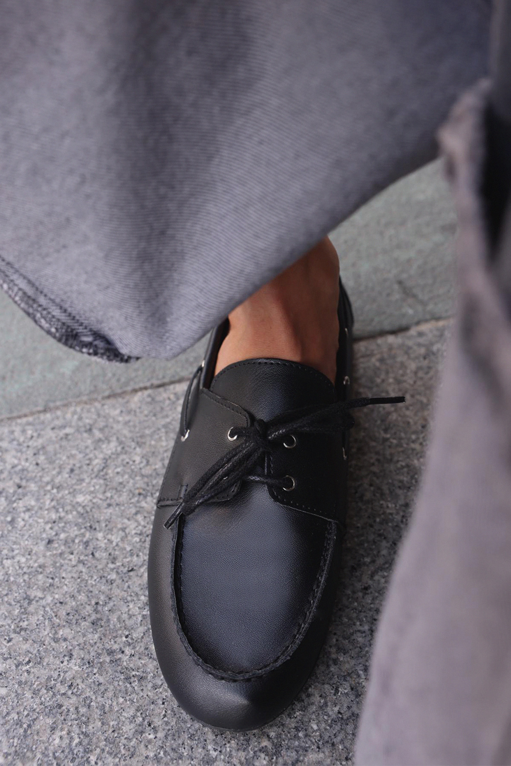 Fiyonk Detaylı Loafer Siyah Kadın Babet