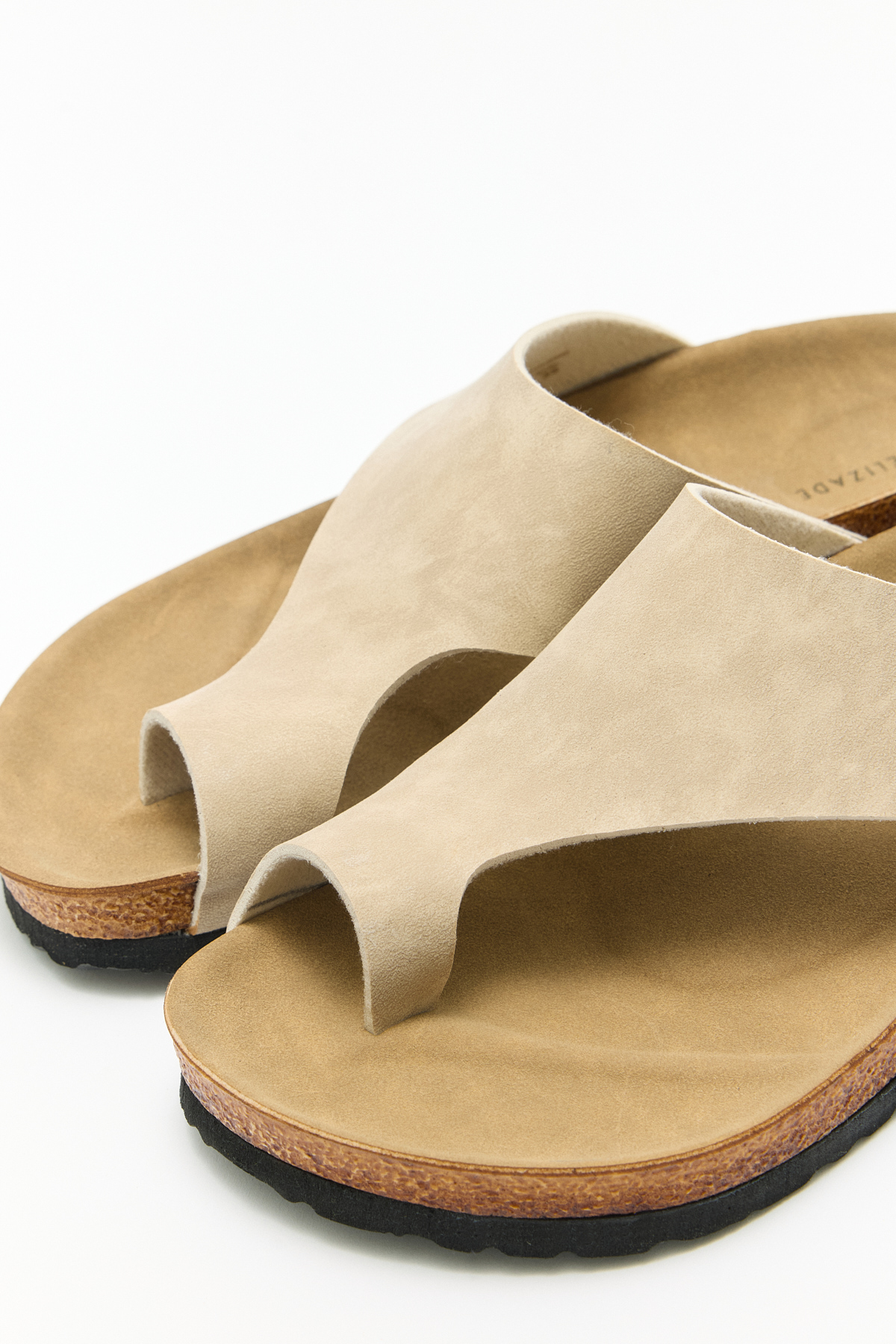 Geniş Bant Parmak Arası Bej Süet Kadın Terlik