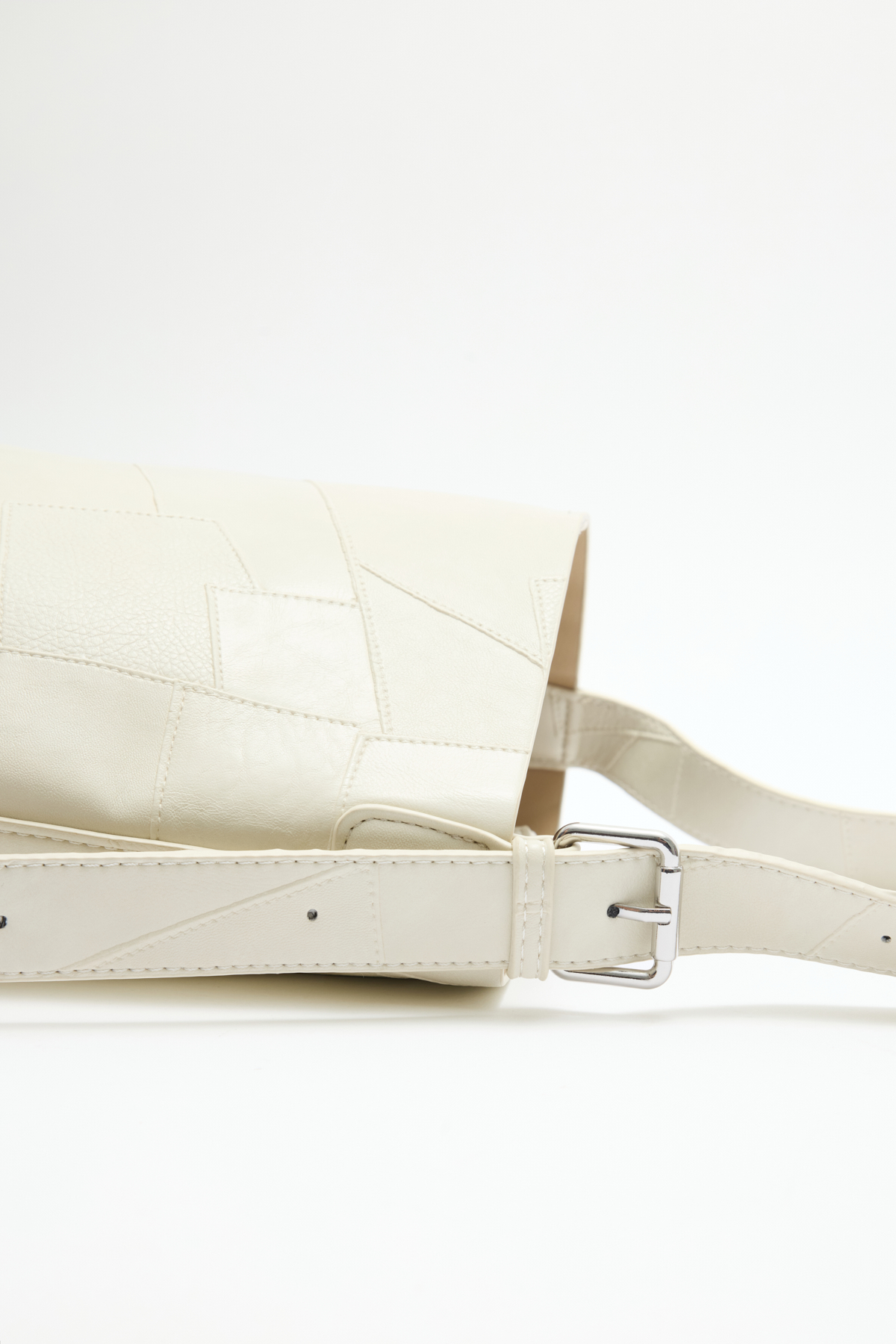 Geometrik Dokulu Deri Görünümlü Kırık Beyaz Kadın Çanta