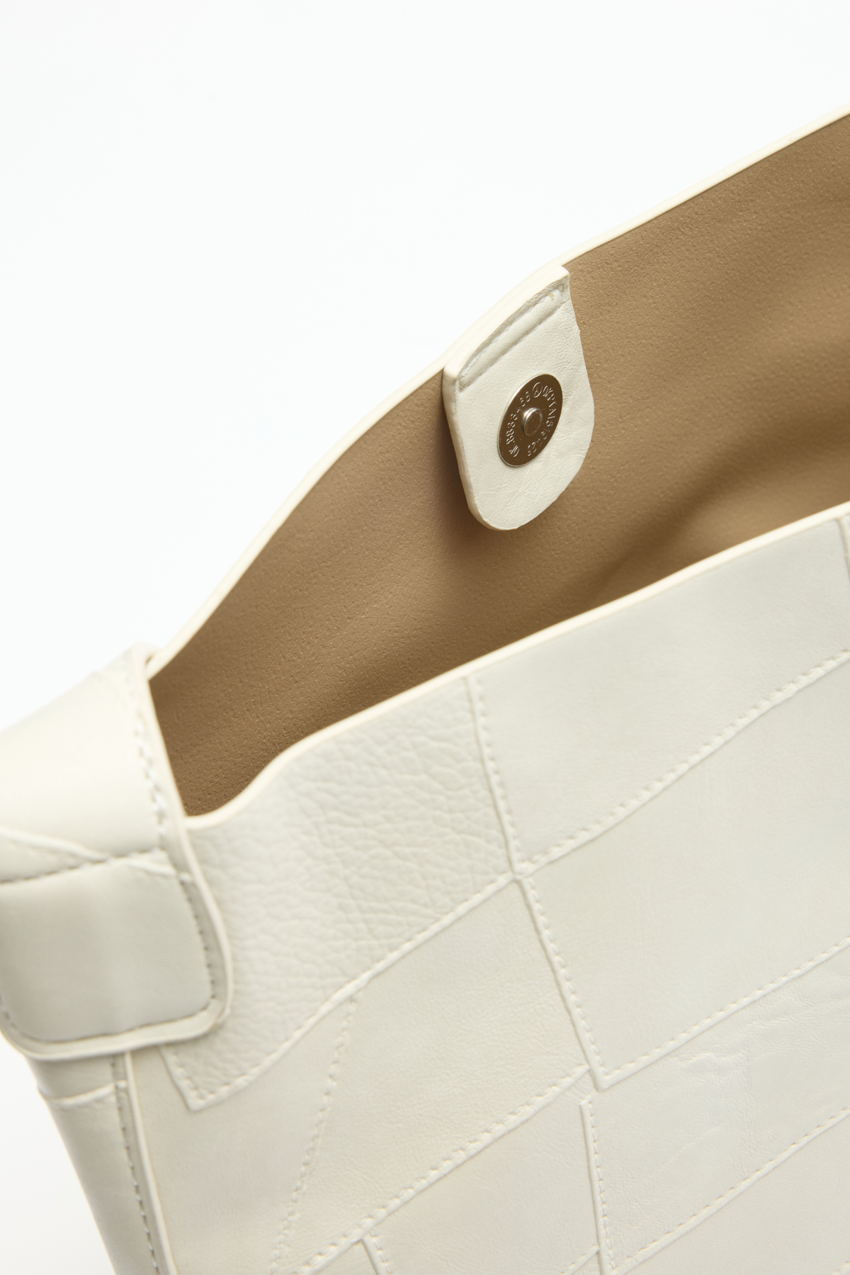 Geometrik Dokulu Deri Görünümlü Kırık Beyaz Kadın Çanta