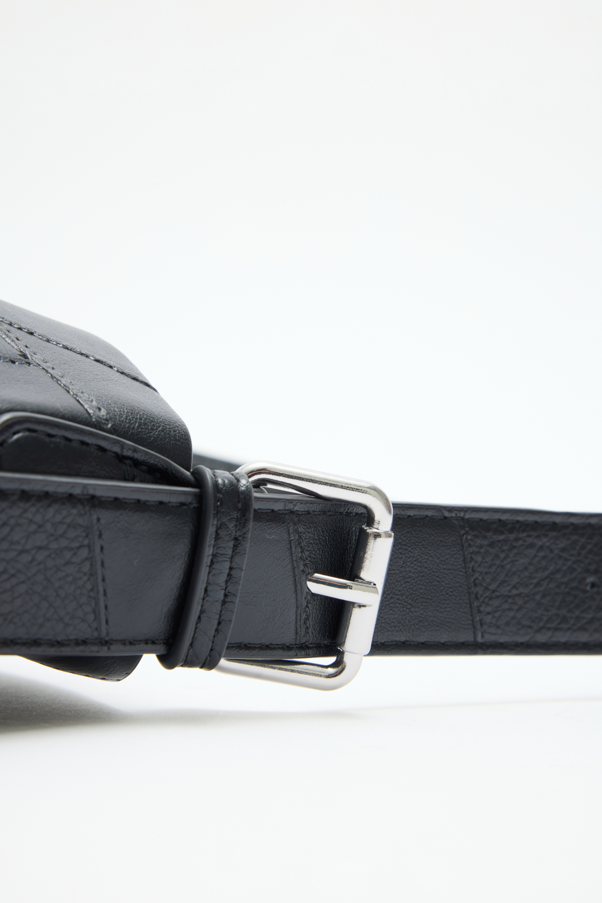 Geometrik Dokulu Deri Görünümlü Siyah Kadın Çanta