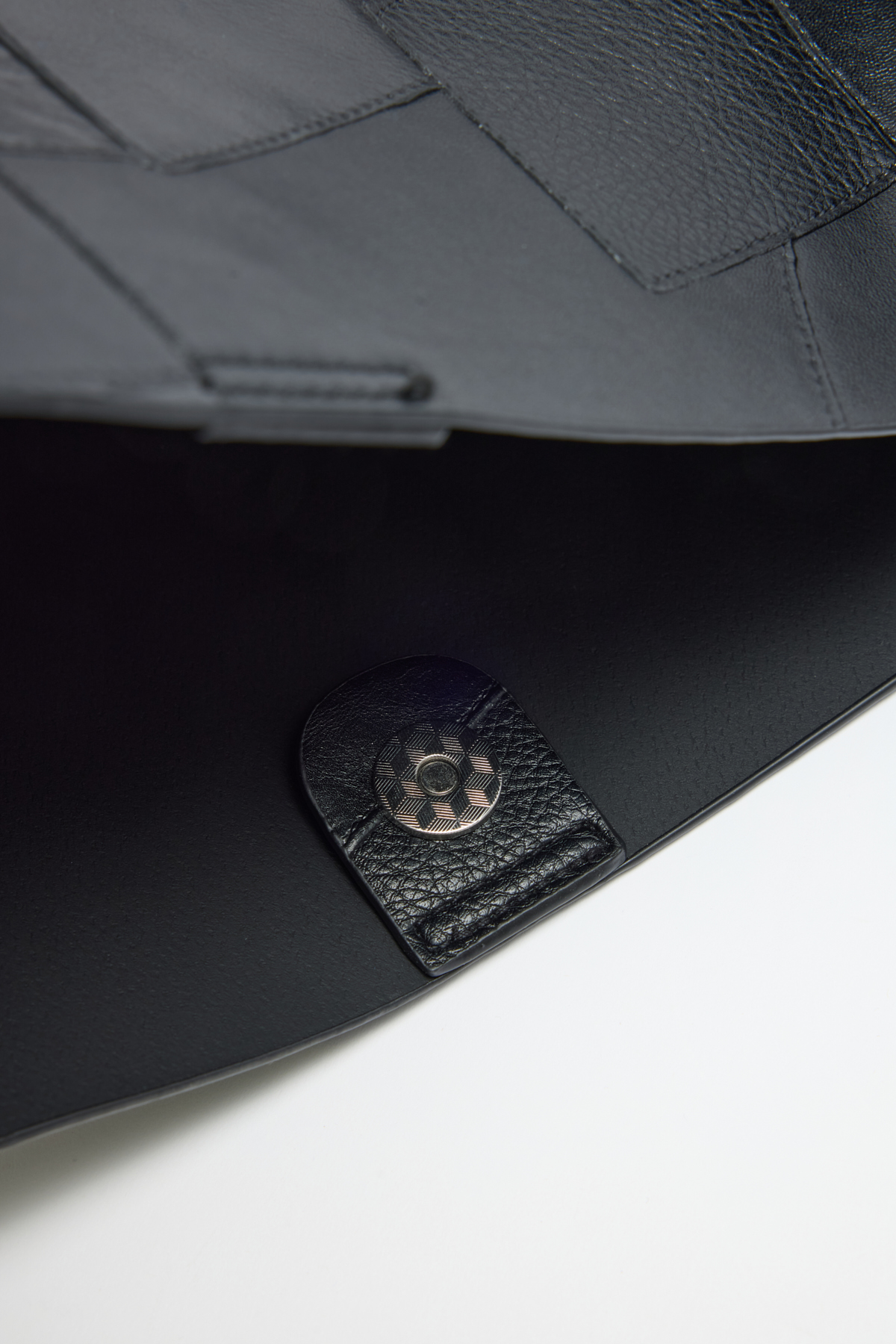 Geometrik Dokulu Deri Görünümlü Siyah Kadın Çanta