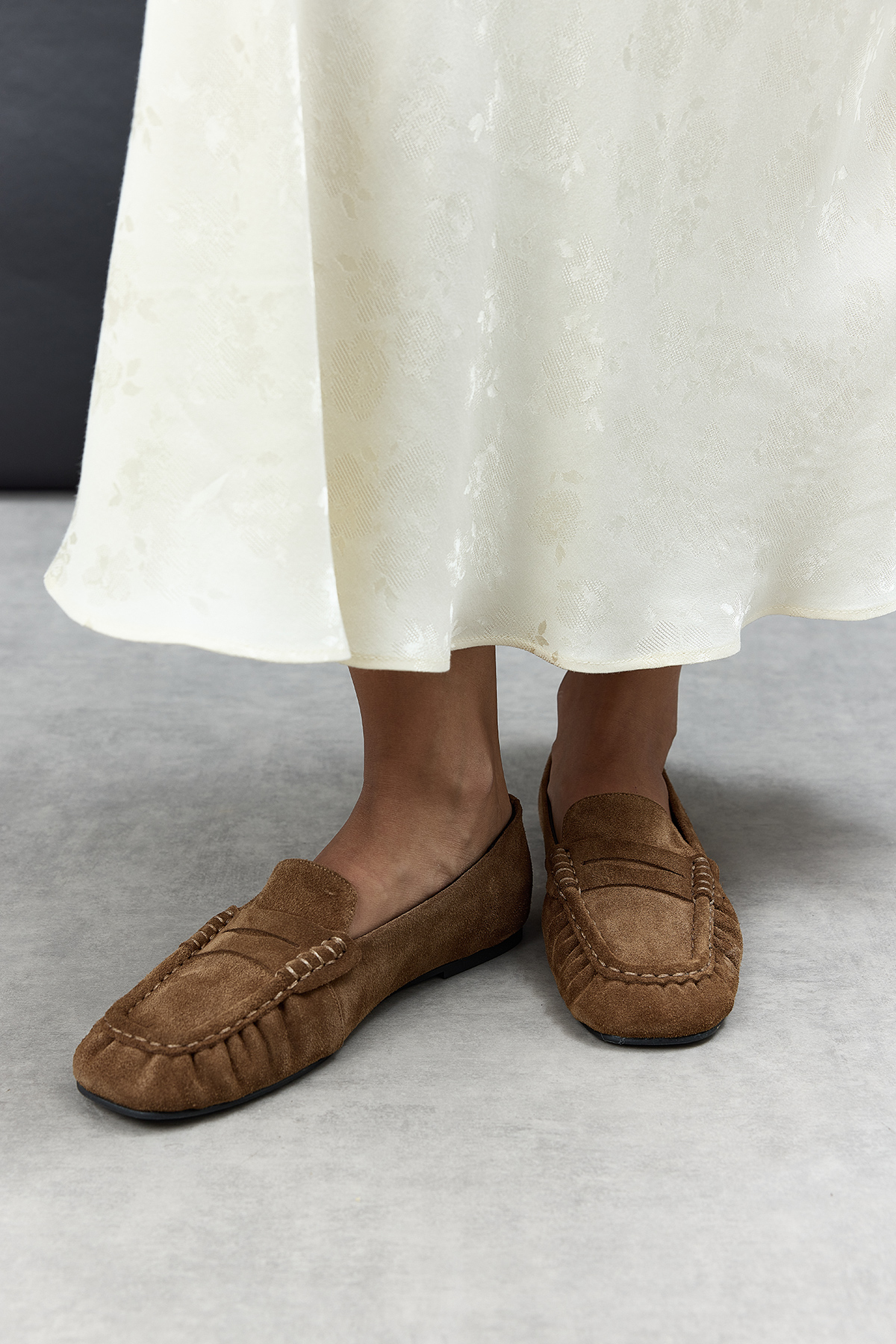 Gerçek Deri Büzgülü Detaylı Camel Süet Kadın Loafer