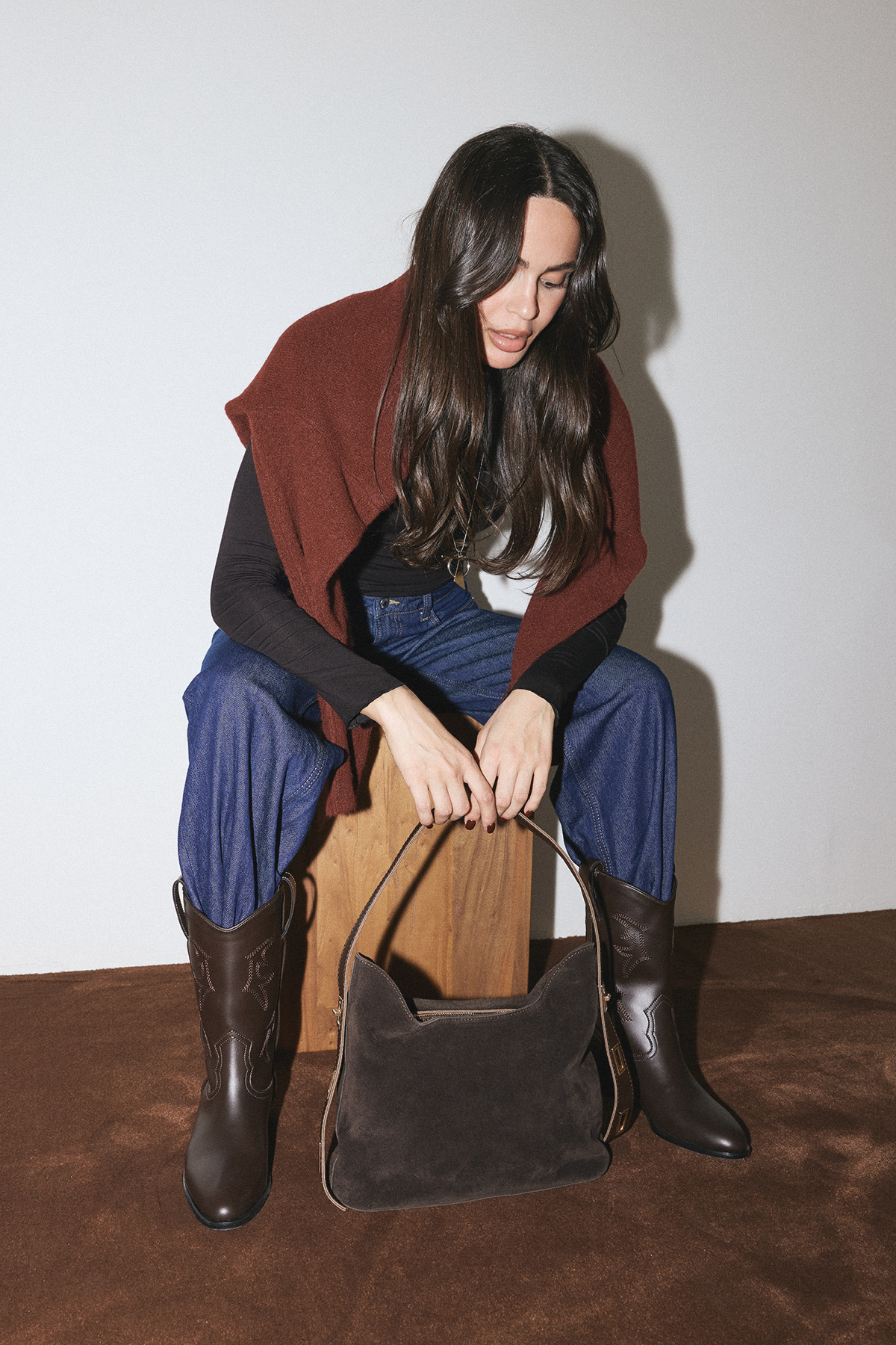 Gold Klips Detaylı Acı Kahve Süet Kadın Çanta