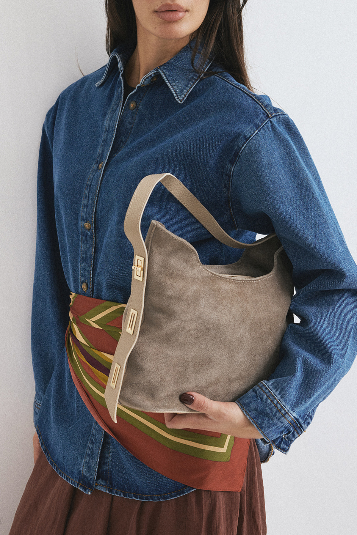 Gold Klips Detaylı Vizon Süet Kadın Çanta