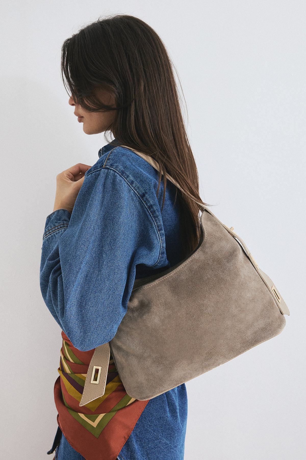 Gold Klips Detaylı Vizon Süet Kadın Çanta