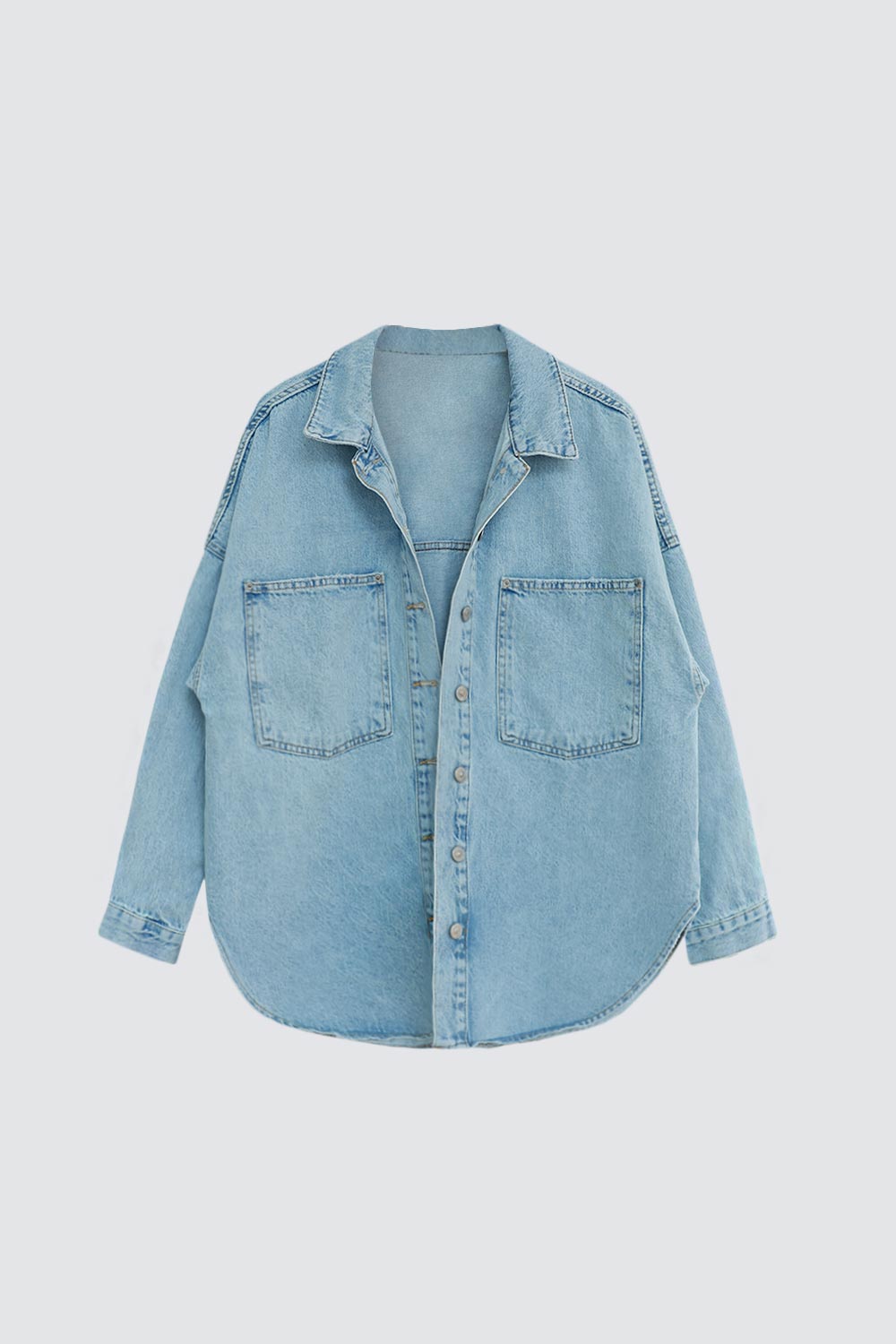 İki Cepli Oversize Denim Buz Mavi Kadın Gömlek