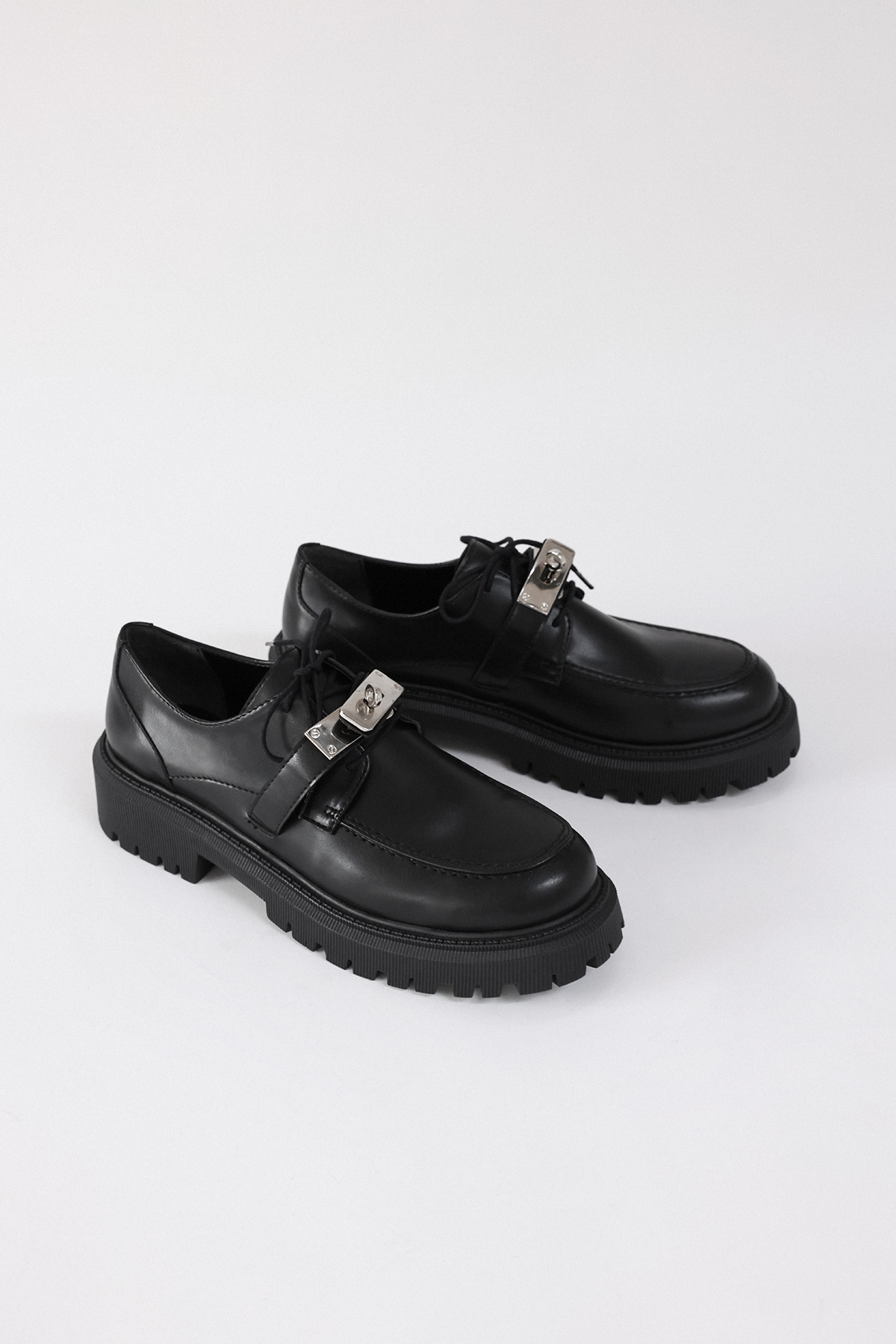 Gümüş Tokalı Loafer Siyah Kadın Babet