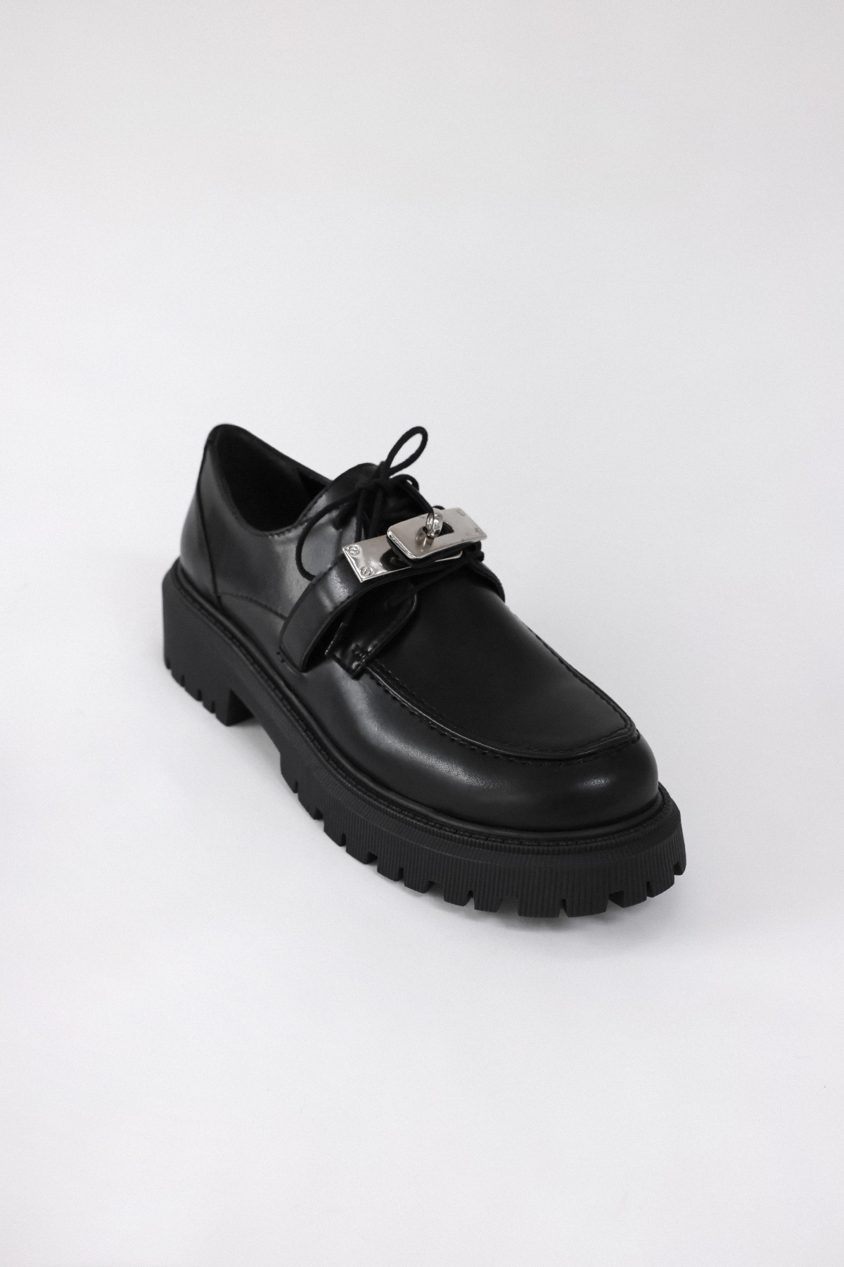Gümüş Tokalı Loafer Siyah Kadın Babet