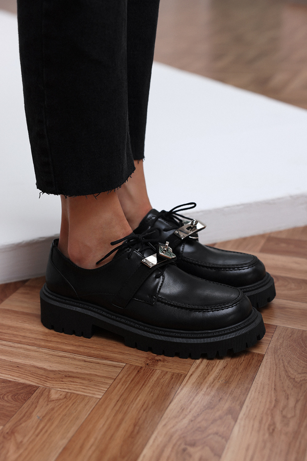 Gümüş Tokalı Loafer Siyah Kadın Babet