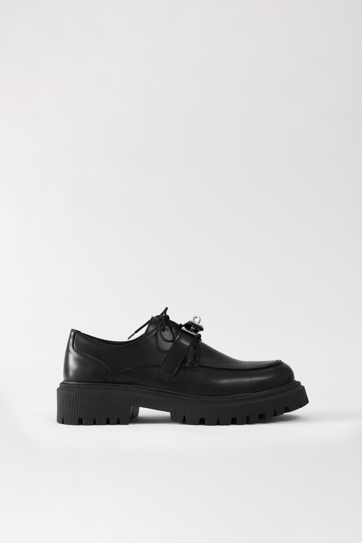 Gümüş Tokalı Loafer Siyah Kadın Babet